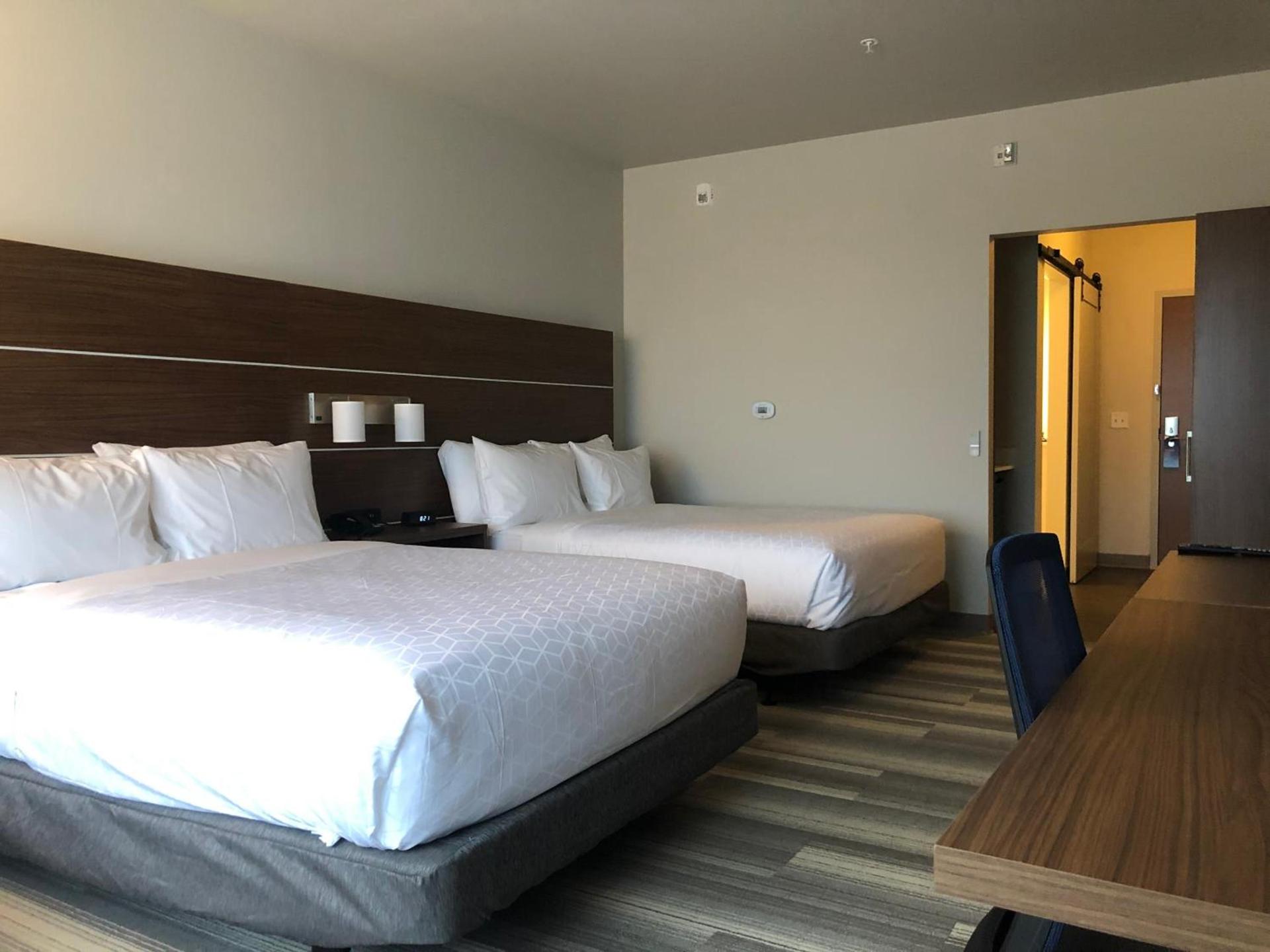 Holiday Inn Express & Suites - Madison West - Middleton by IHG photo 12