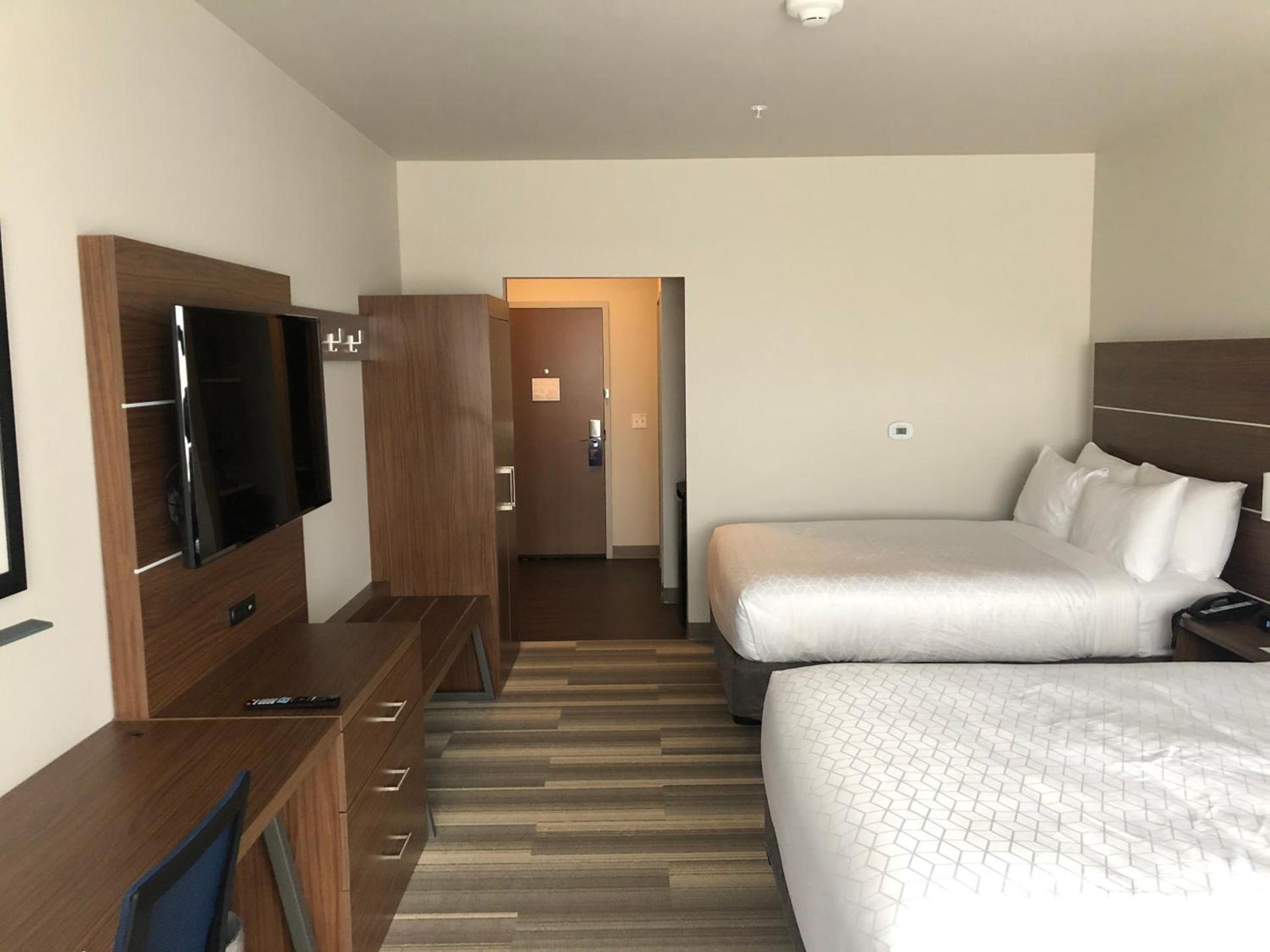 Holiday Inn Express & Suites - Madison West - Middleton by IHG photo 15