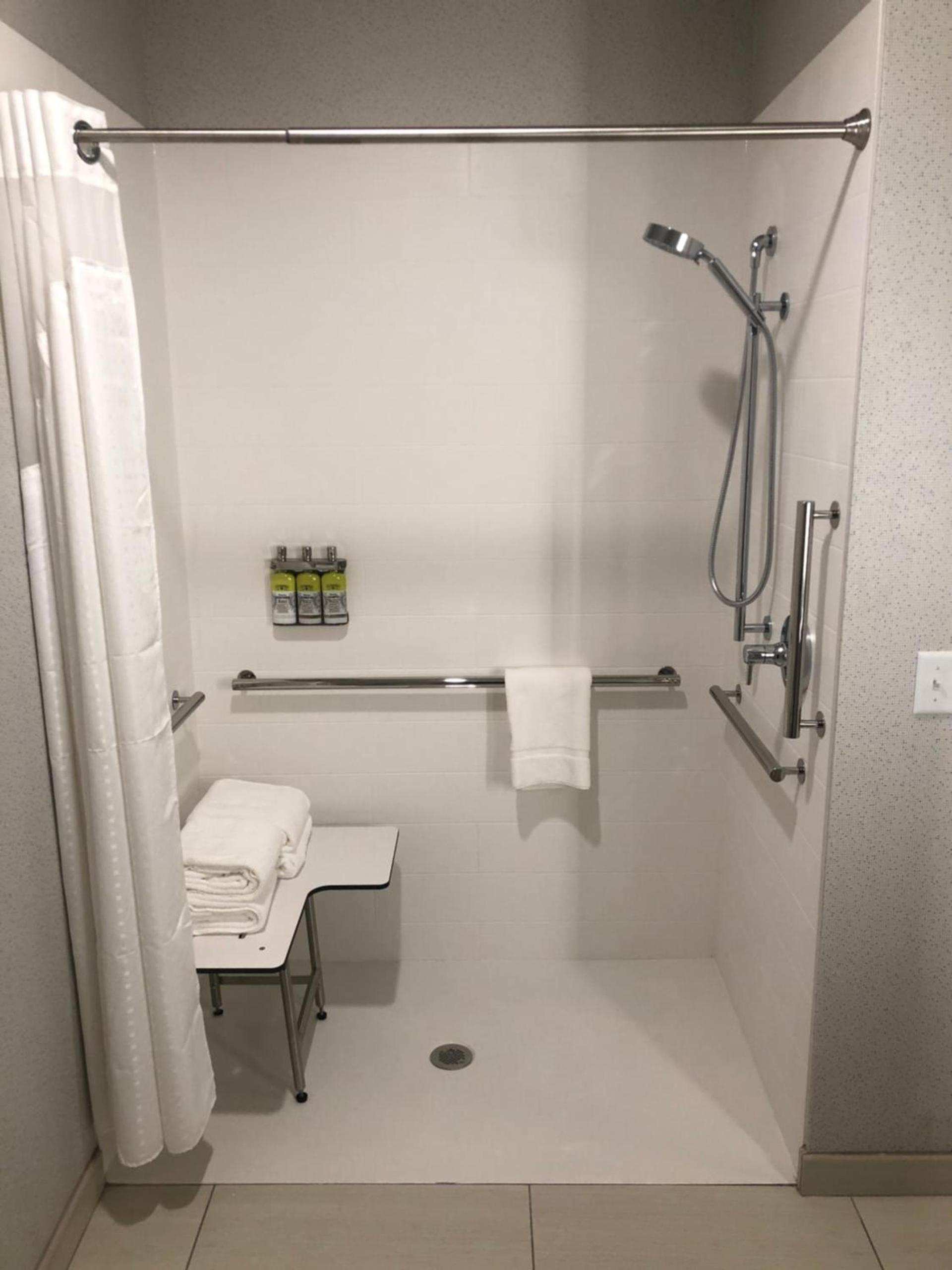 Holiday Inn Express & Suites - Madison West - Middleton by IHG photo 19