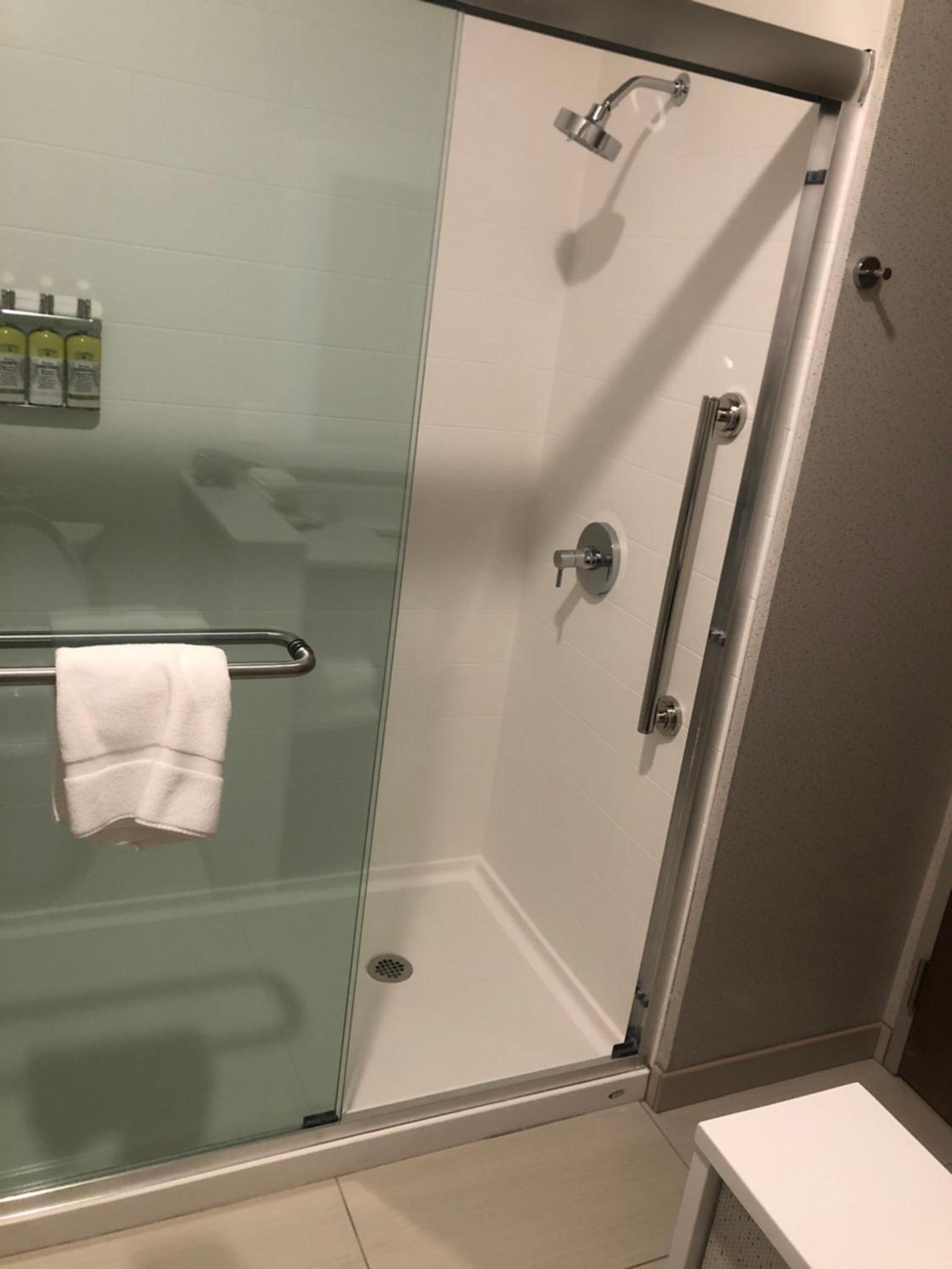 Holiday Inn Express & Suites - Madison West - Middleton by IHG photo 8
