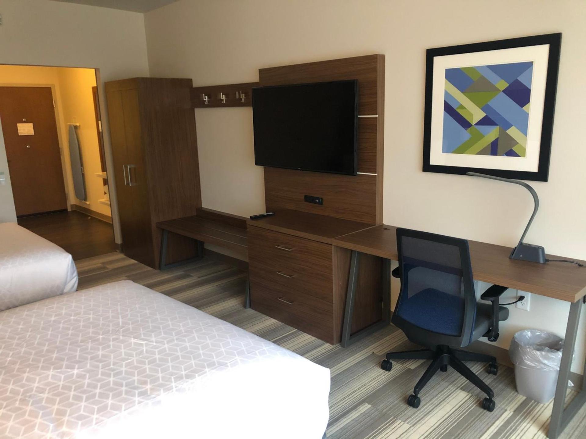 Holiday Inn Express & Suites - Madison West - Middleton by IHG photo 16