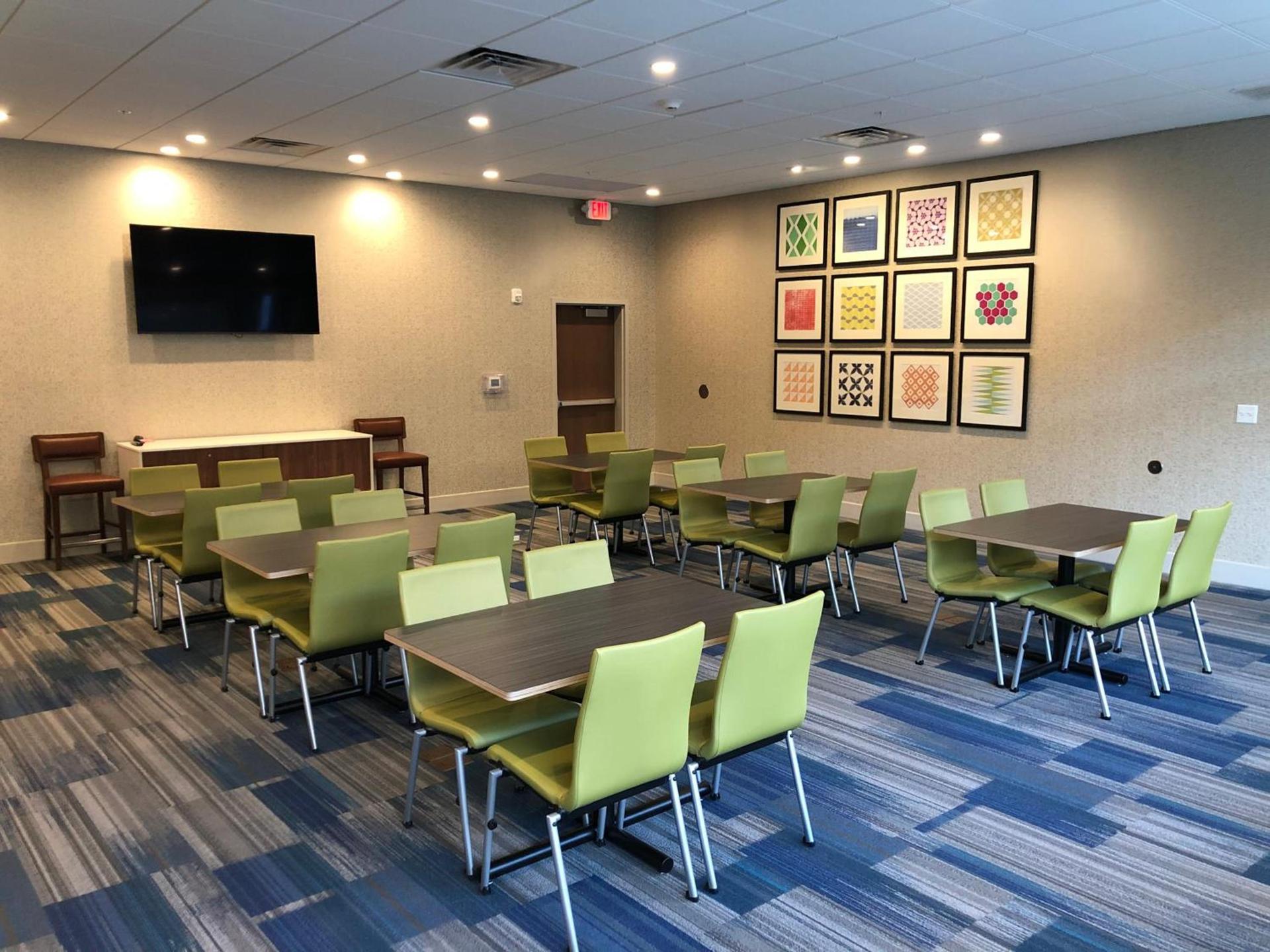 Holiday Inn Express & Suites - Madison West - Middleton by IHG photo 74
