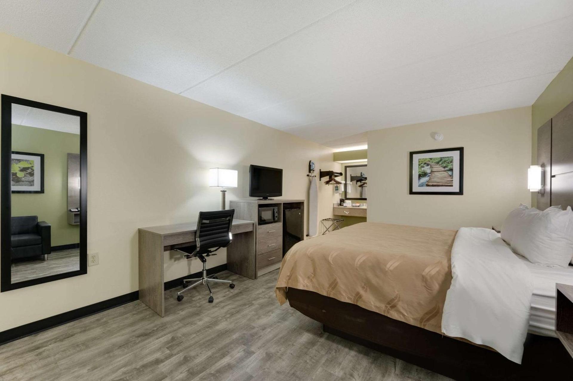 Quality Inn Airport - Southeast photo 2