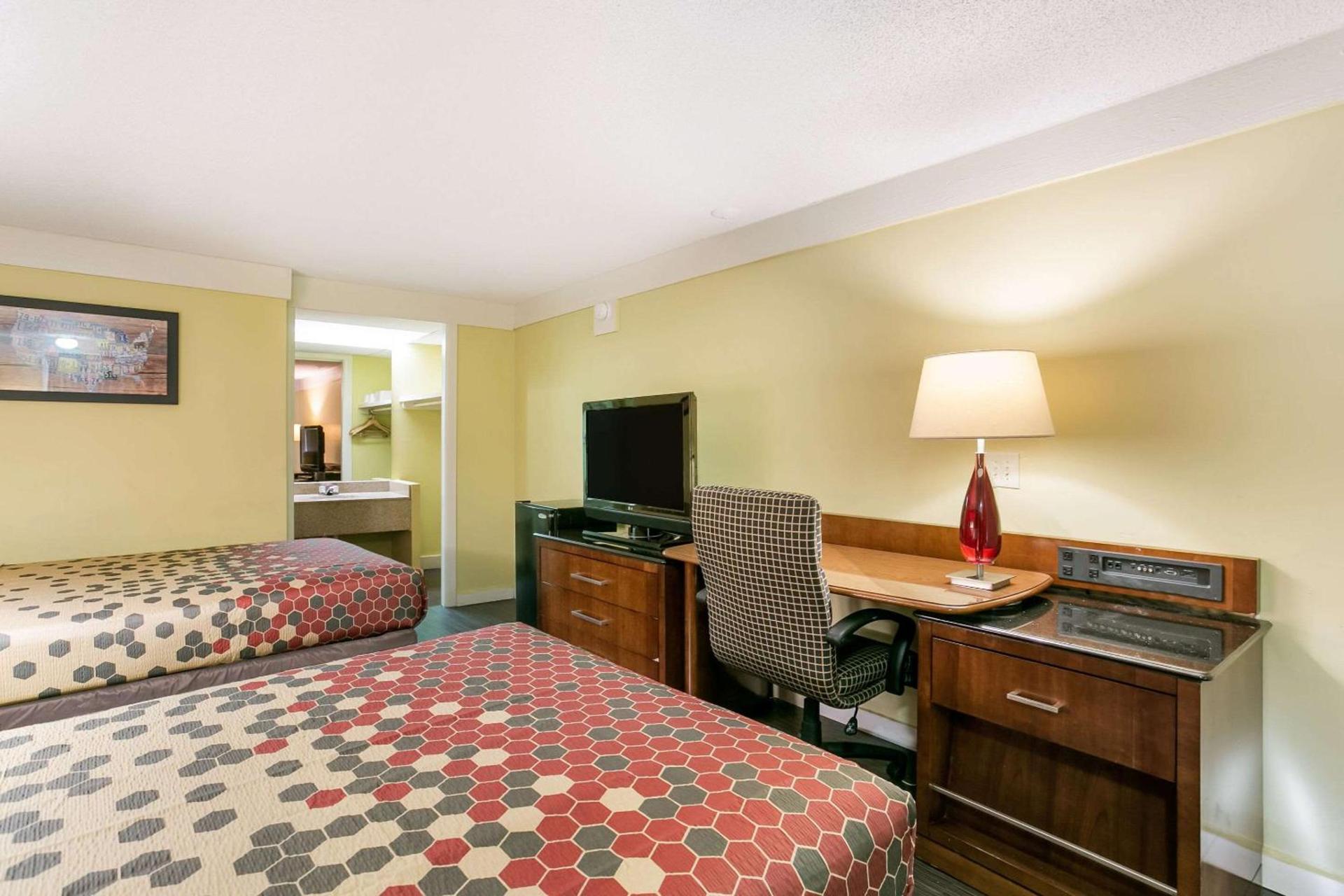 Econo Lodge Frederick I-70 photo 14