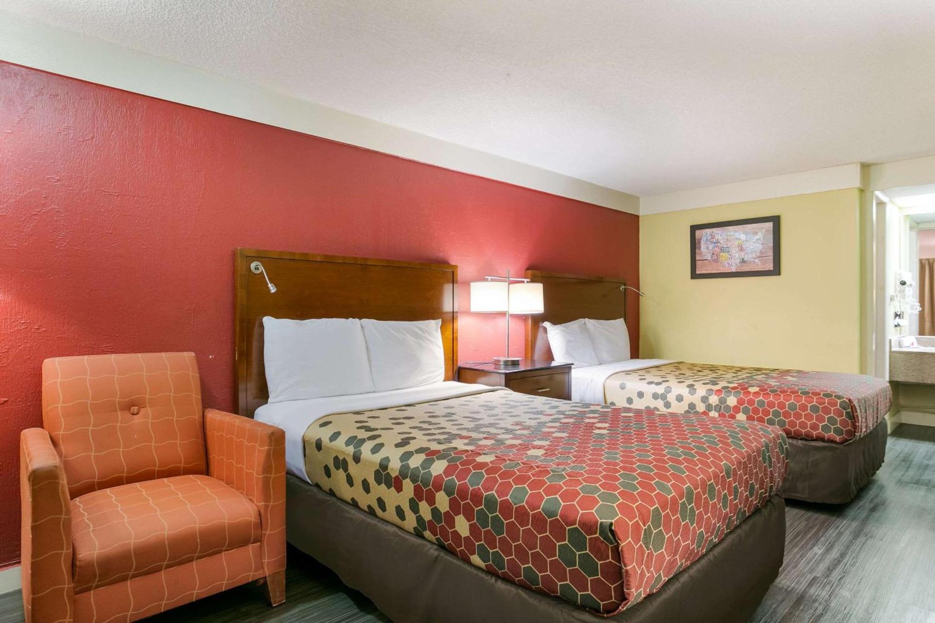 Econo Lodge Frederick I-70 photo 13