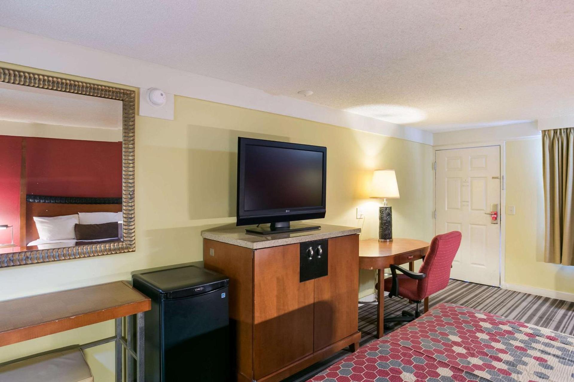 Econo Lodge Frederick I-70 photo 12