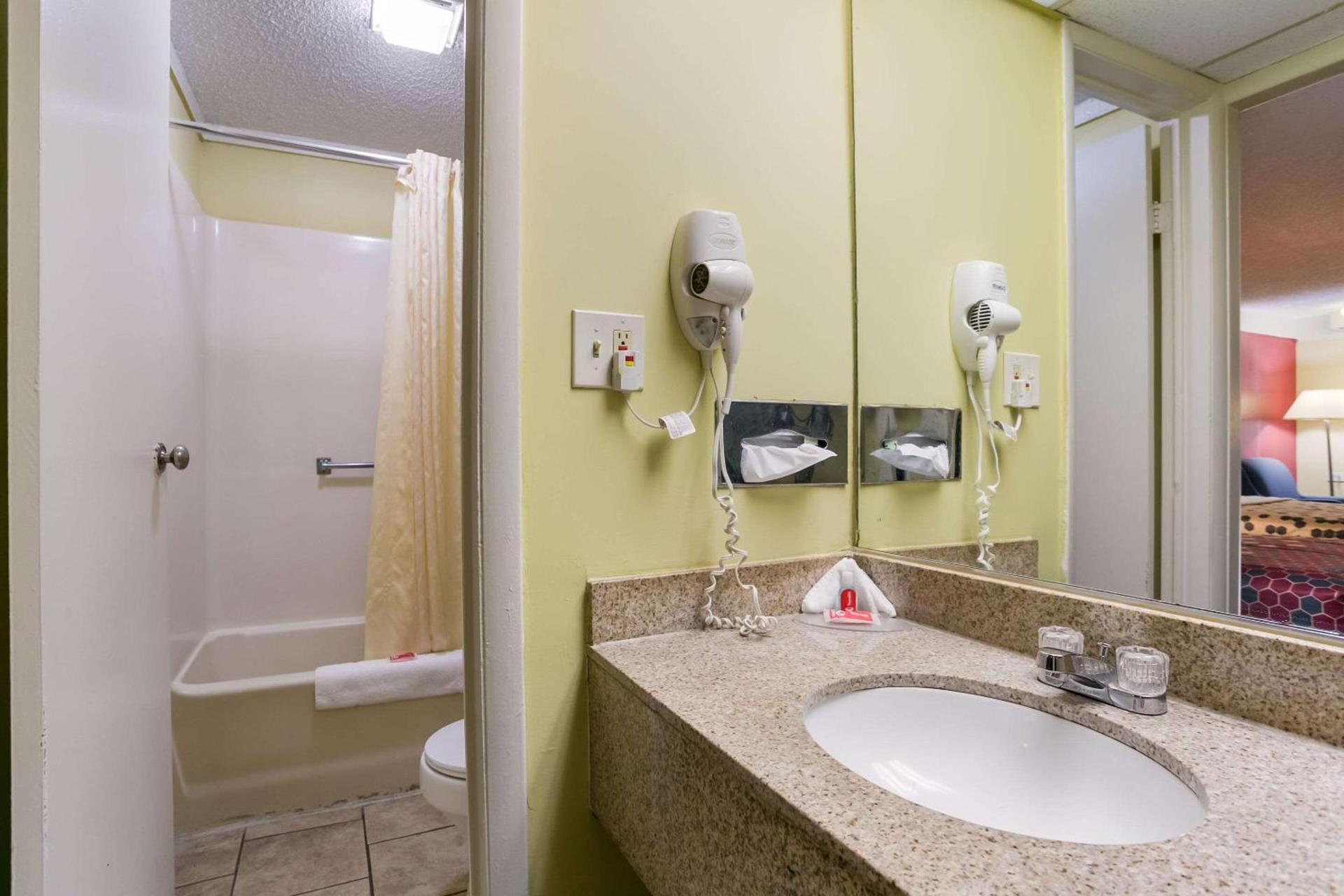 Econo Lodge Frederick I-70 photo 19