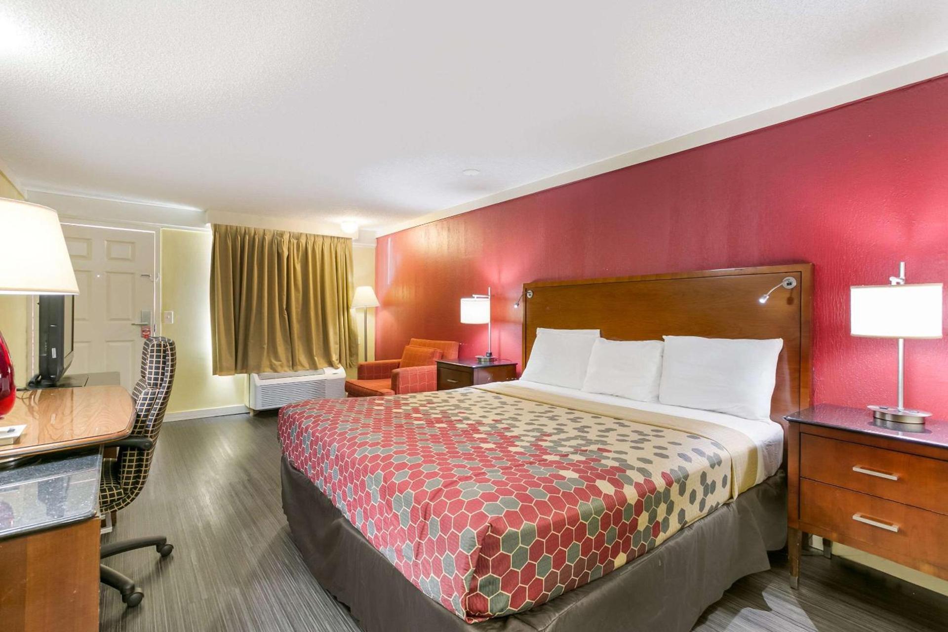 Econo Lodge Frederick I-70 photo 18