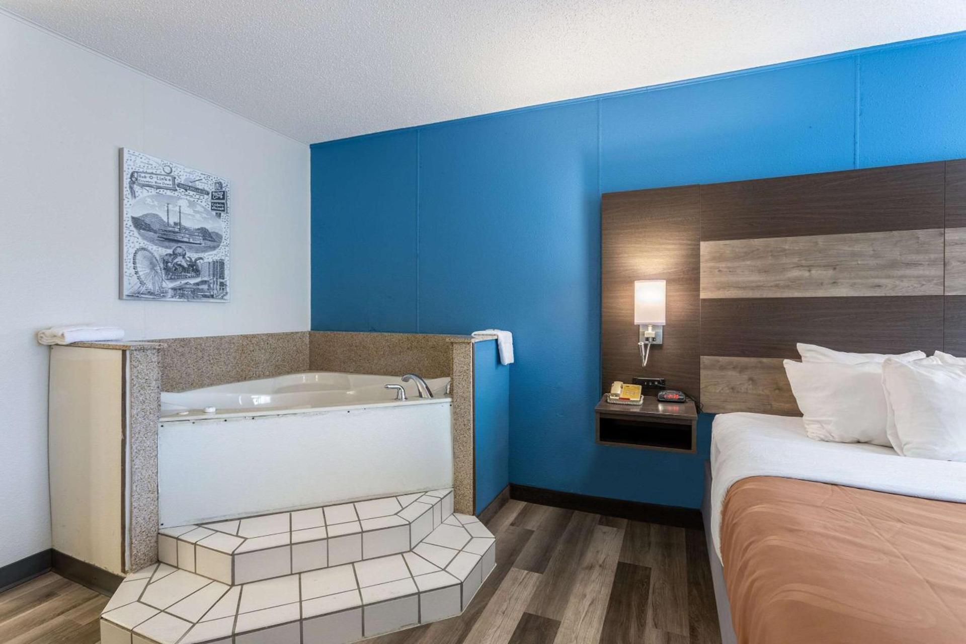 Quality Inn Branson On the Strip photo 22