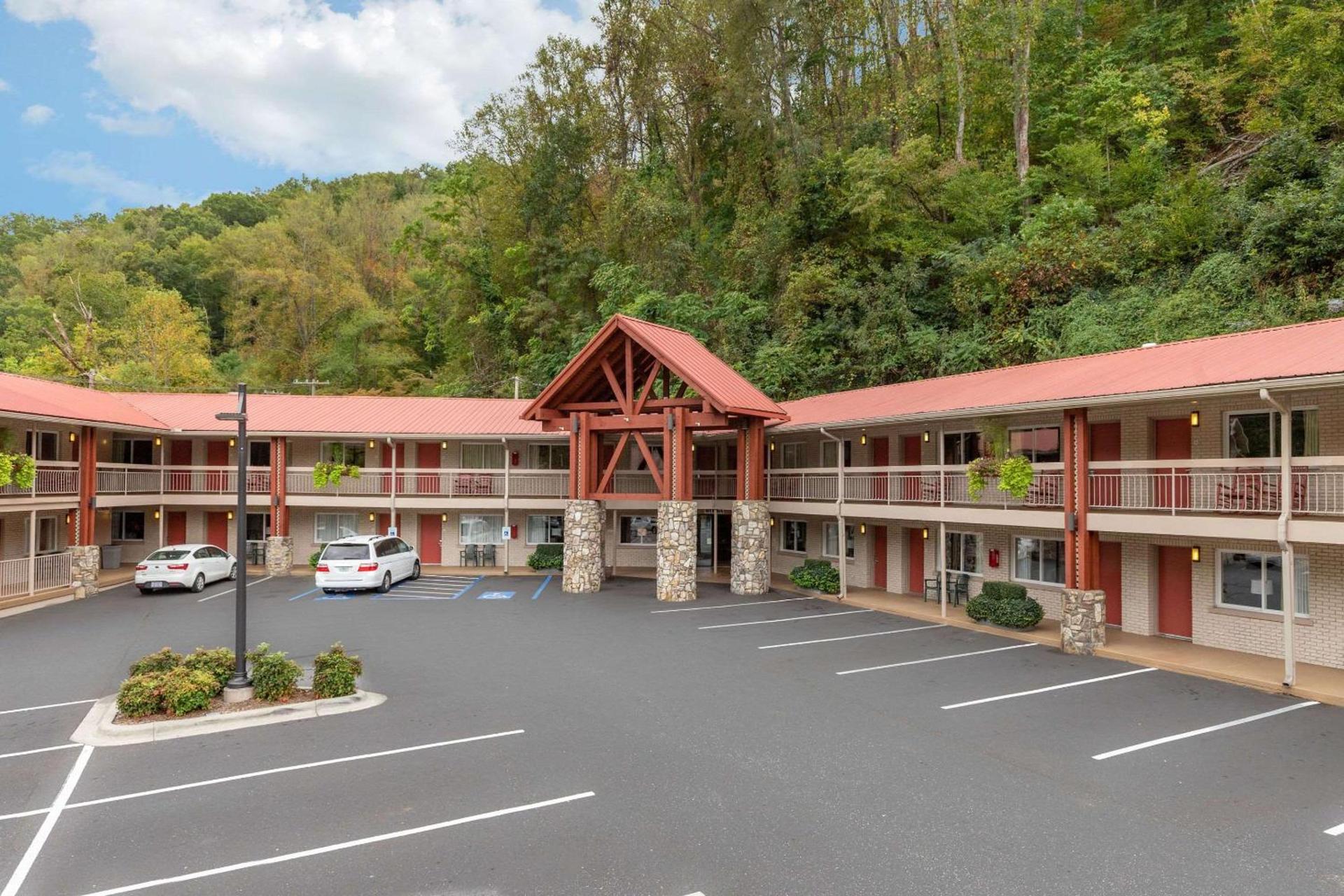 Econo Lodge Cherokee Near Island Park photo 2