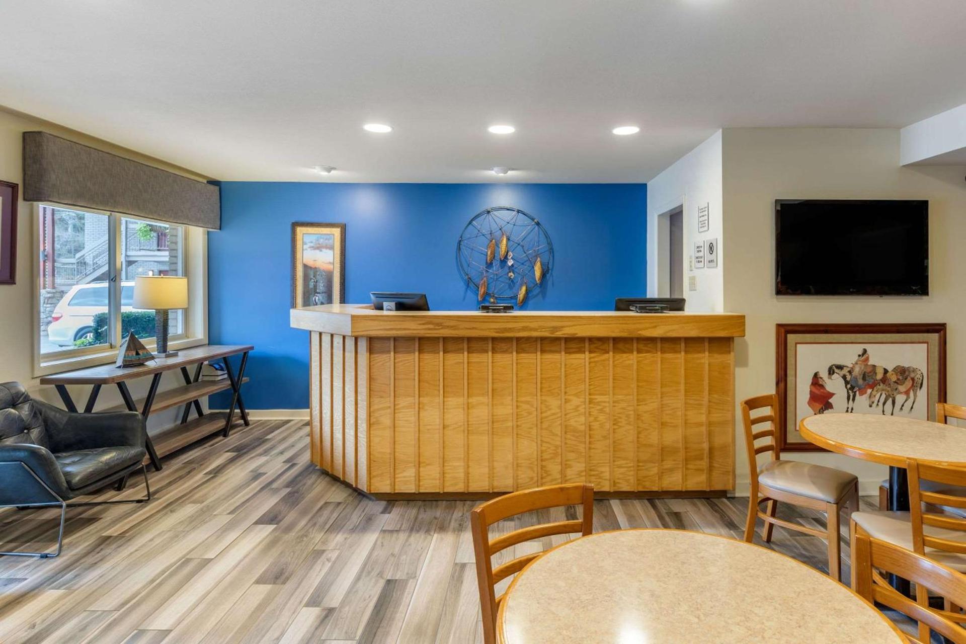 Econo Lodge Cherokee Near Island Park photo 5