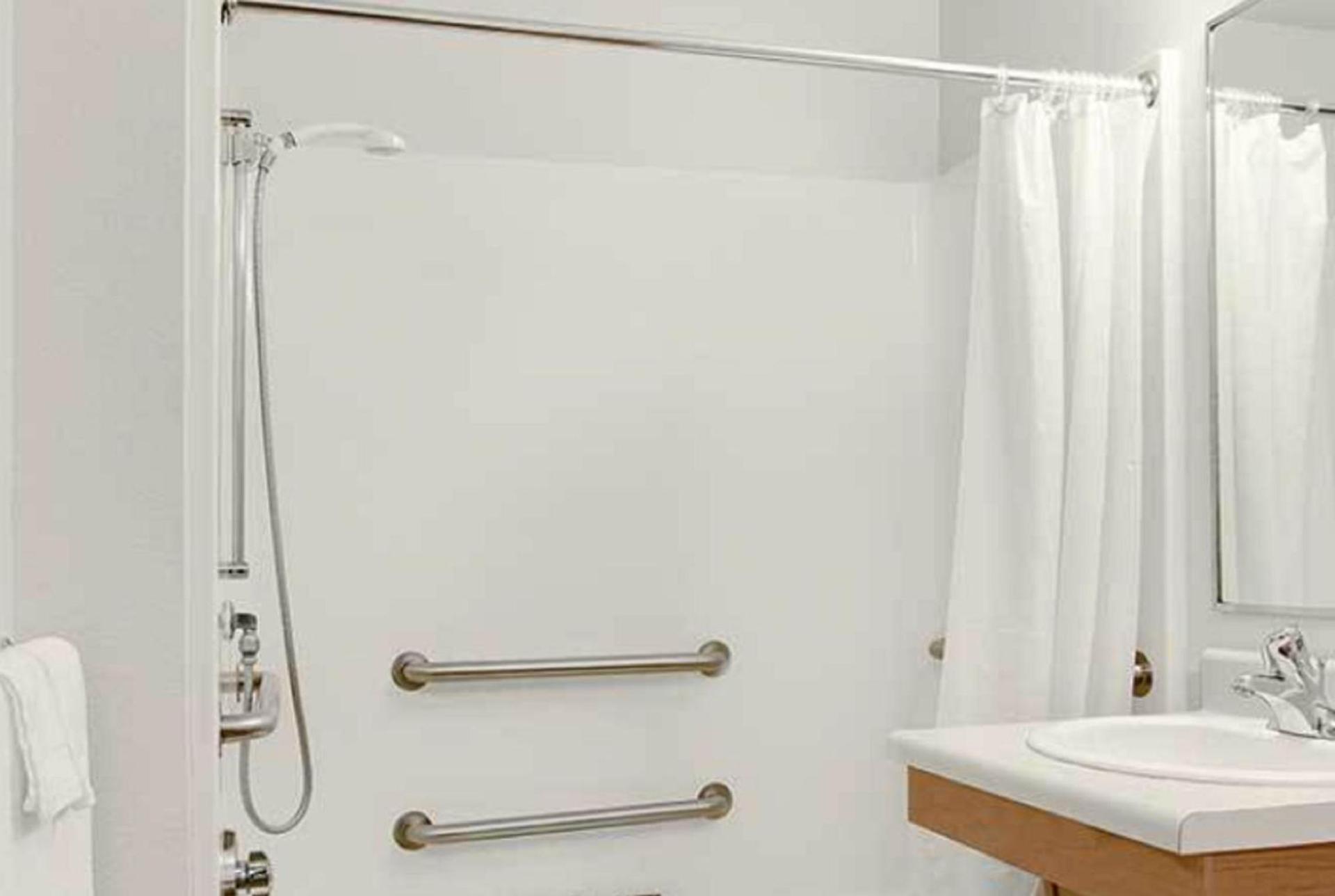 WoodSpring Suites Dallas Rockwall photo 39