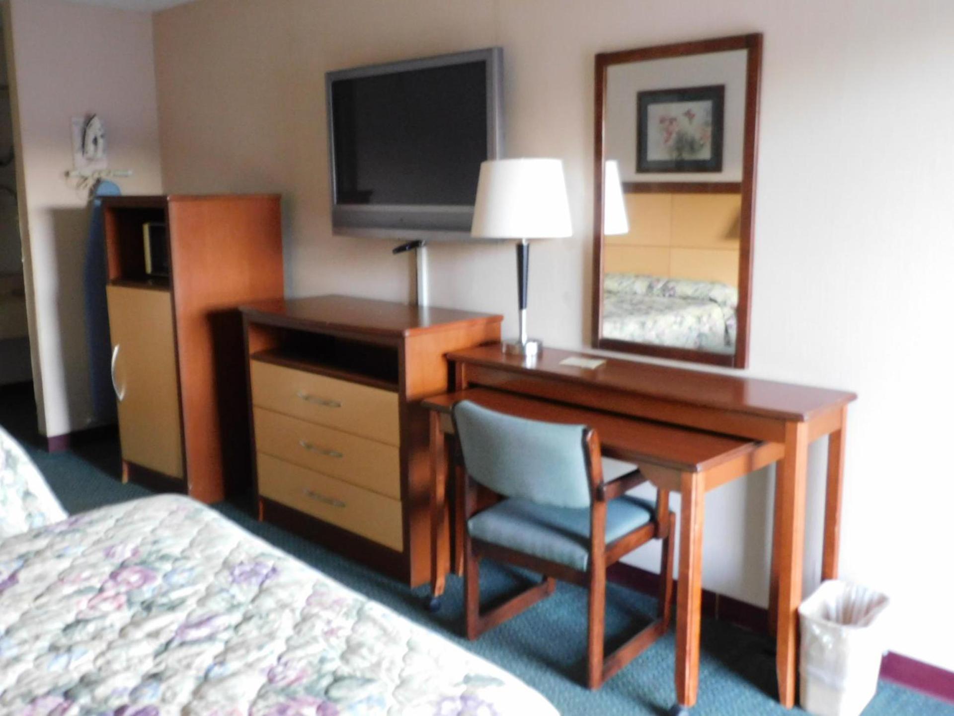Camilla Inn & Suites photo 15