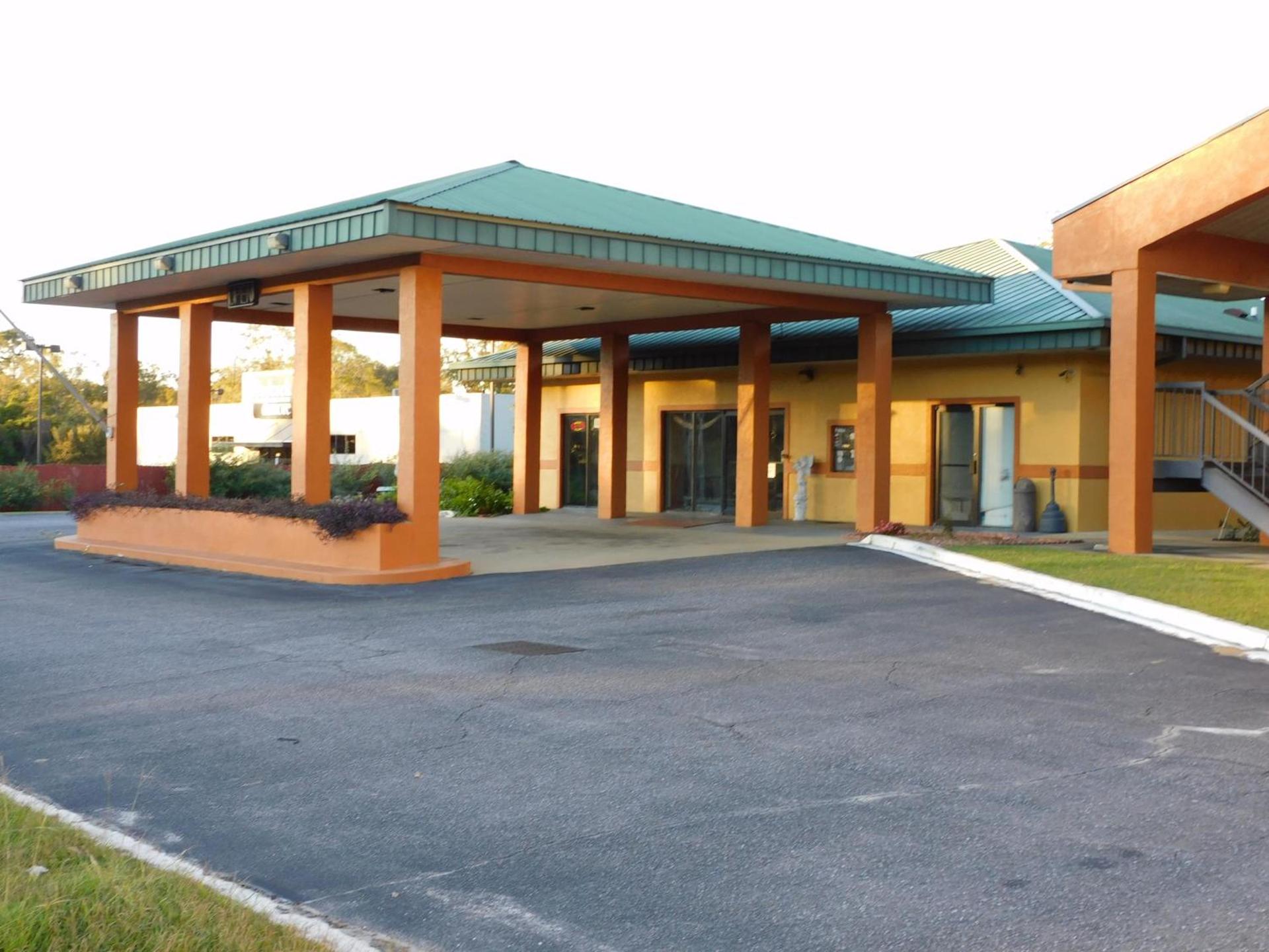 Camilla Inn & Suites photo 6