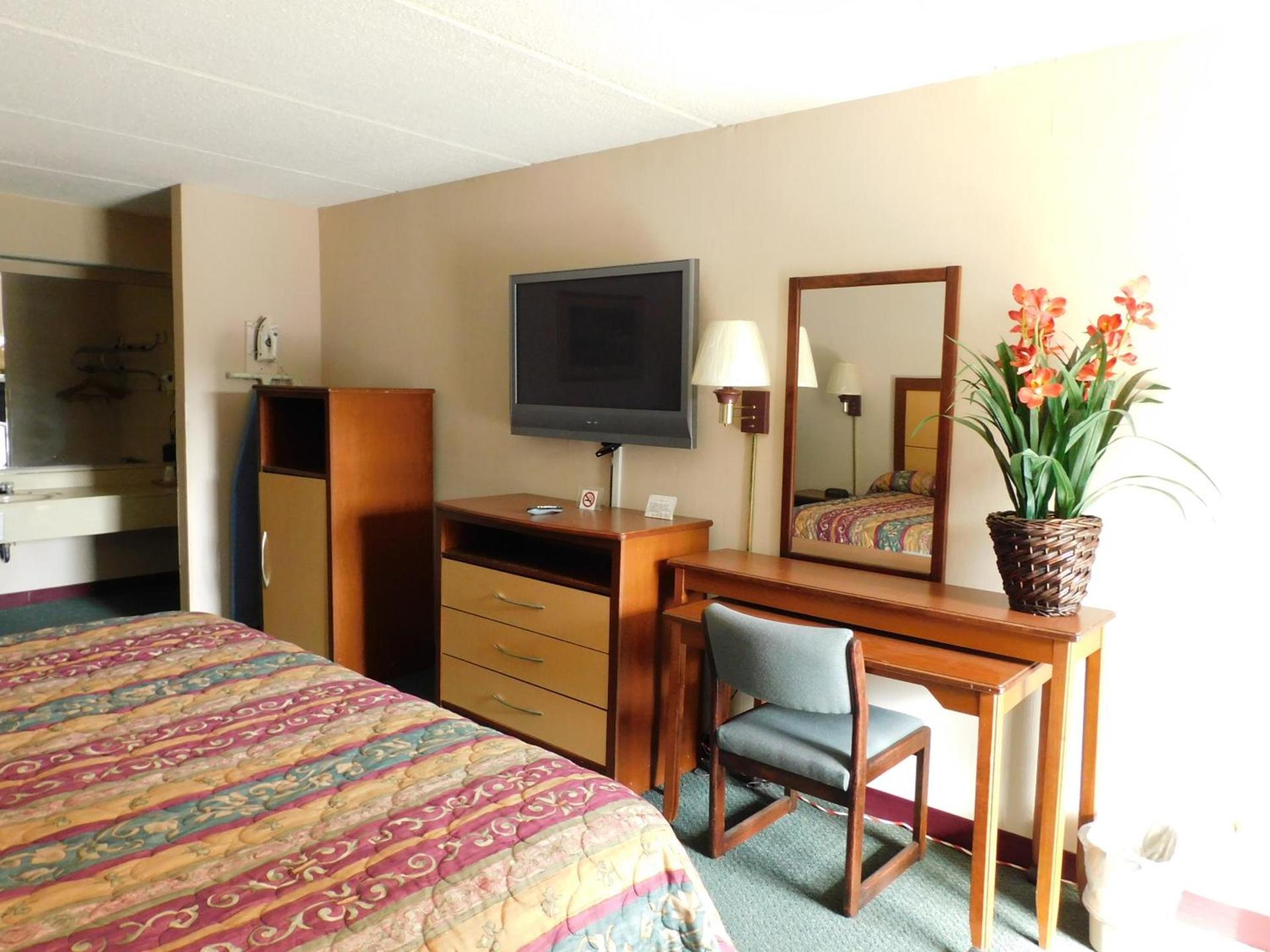 Camilla Inn & Suites photo 29