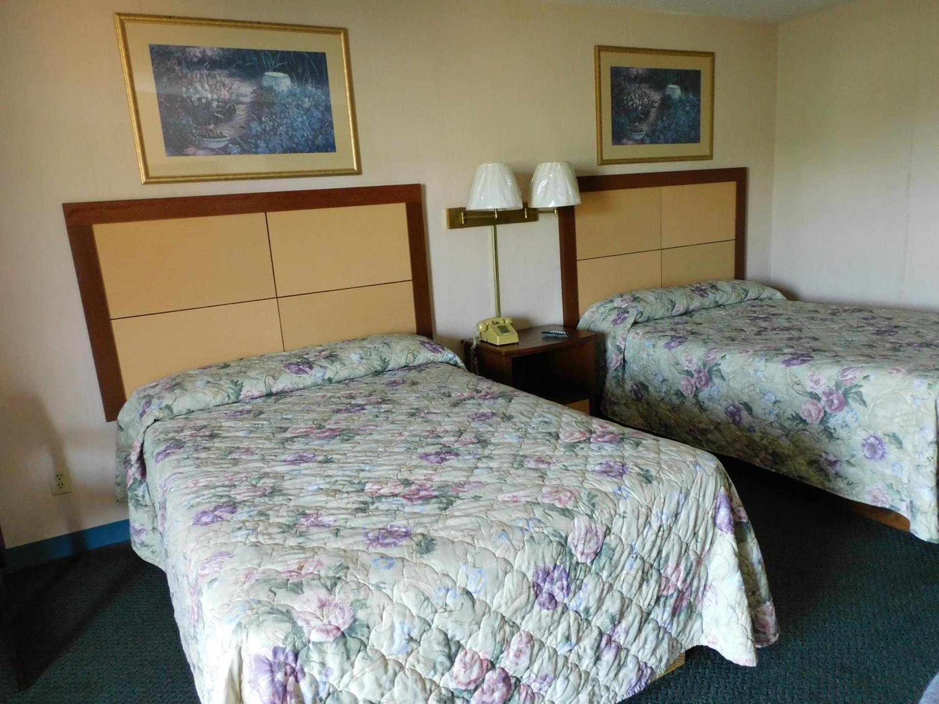 Camilla Inn & Suites photo 22