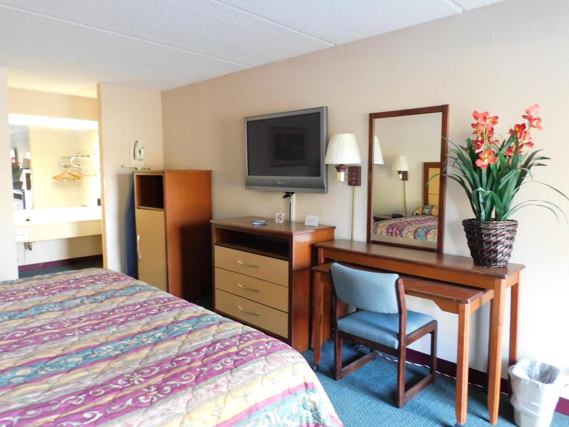 Camilla Inn & Suites photo 19