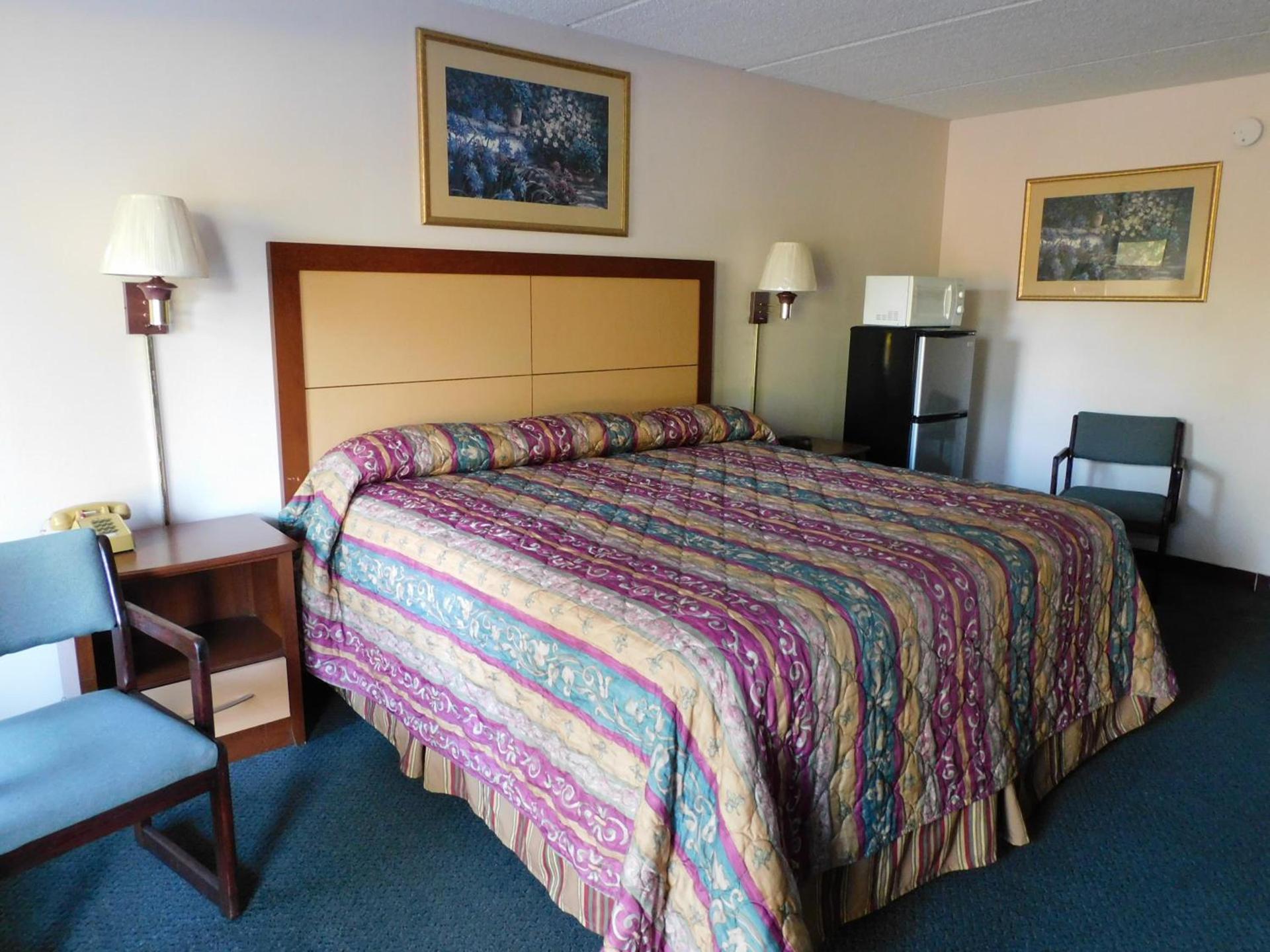 Camilla Inn & Suites photo 18