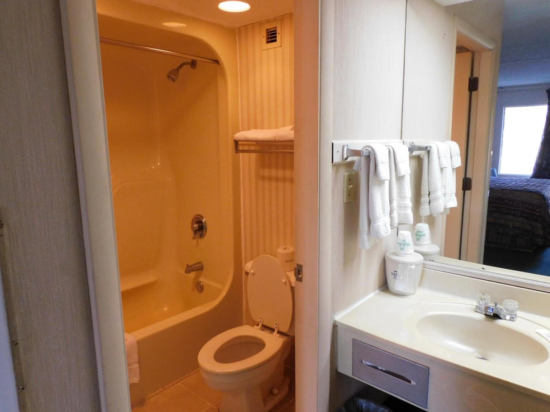 Camilla Inn & Suites photo 17