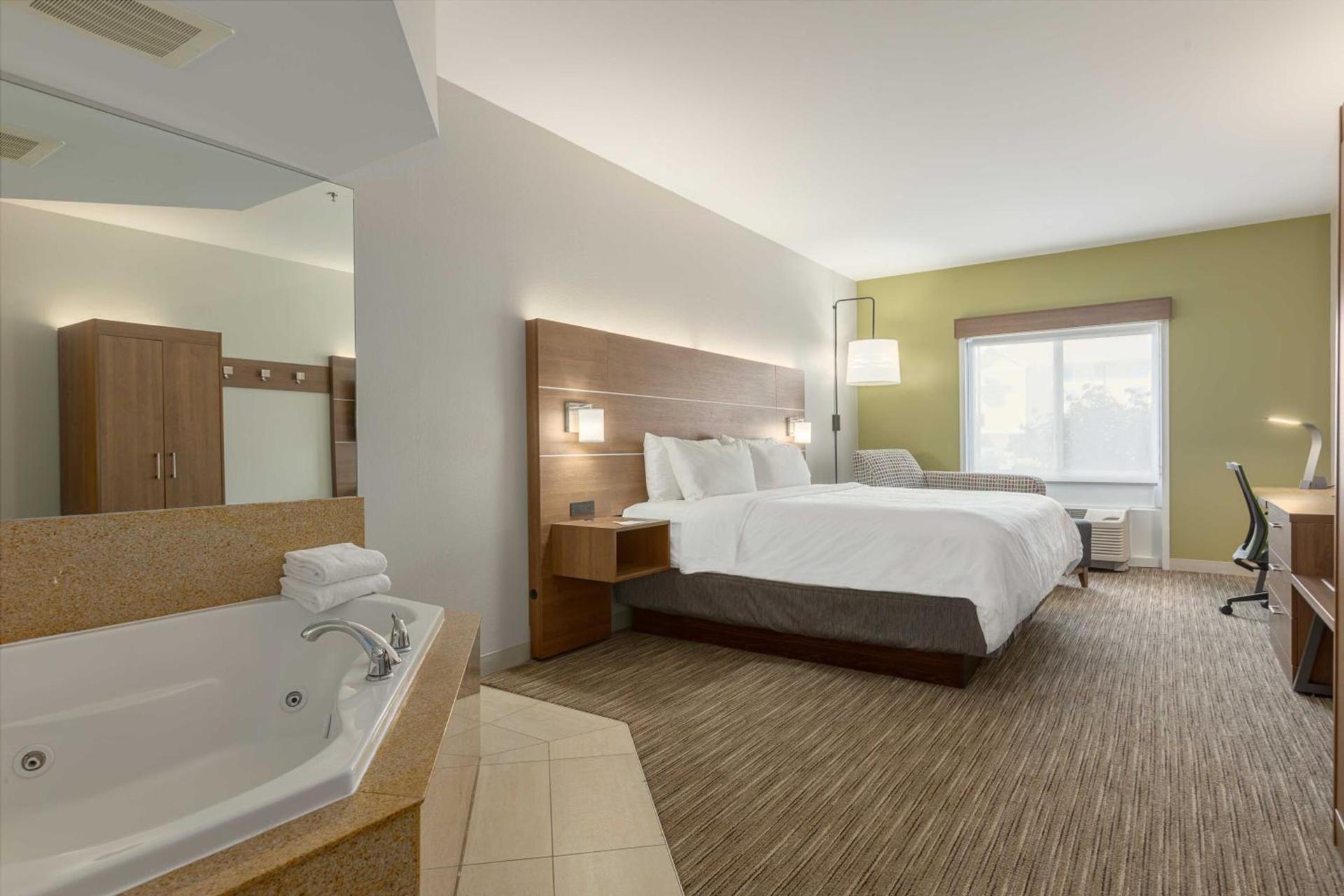 Holiday Inn Express Hotel & Suites Binghamton University-Vestal by IHG photo 32
