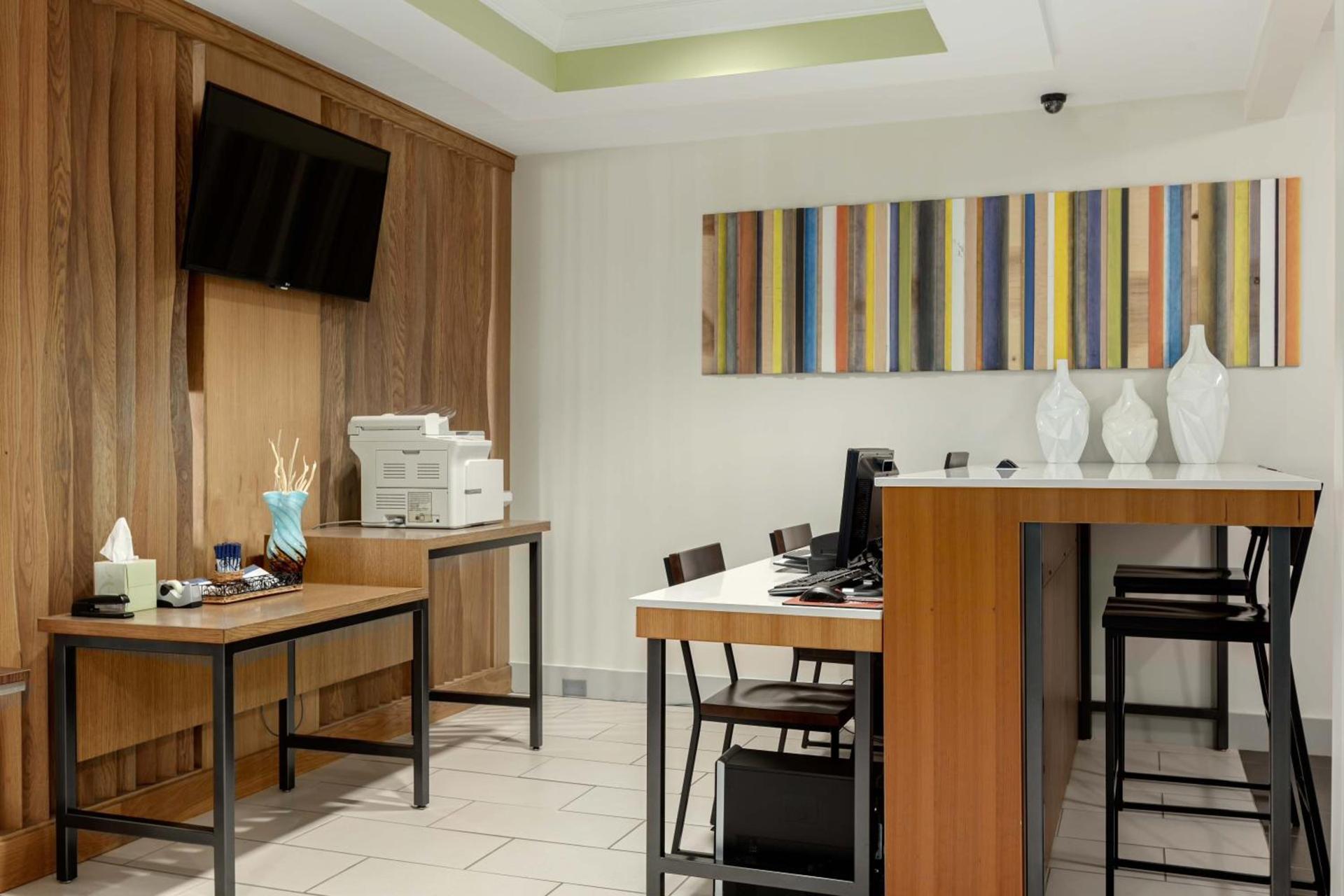 Holiday Inn Express Hotel & Suites Binghamton University-Vestal by IHG photo 17