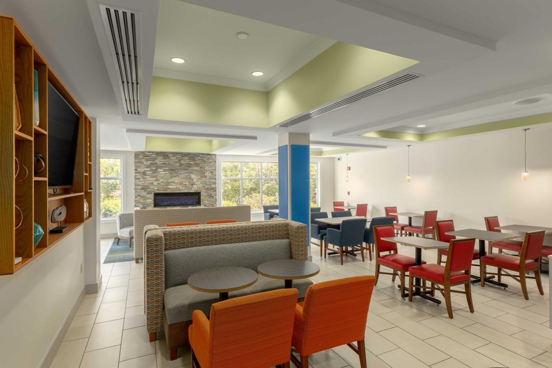 Holiday Inn Express Hotel & Suites Binghamton University-Vestal by IHG photo 18