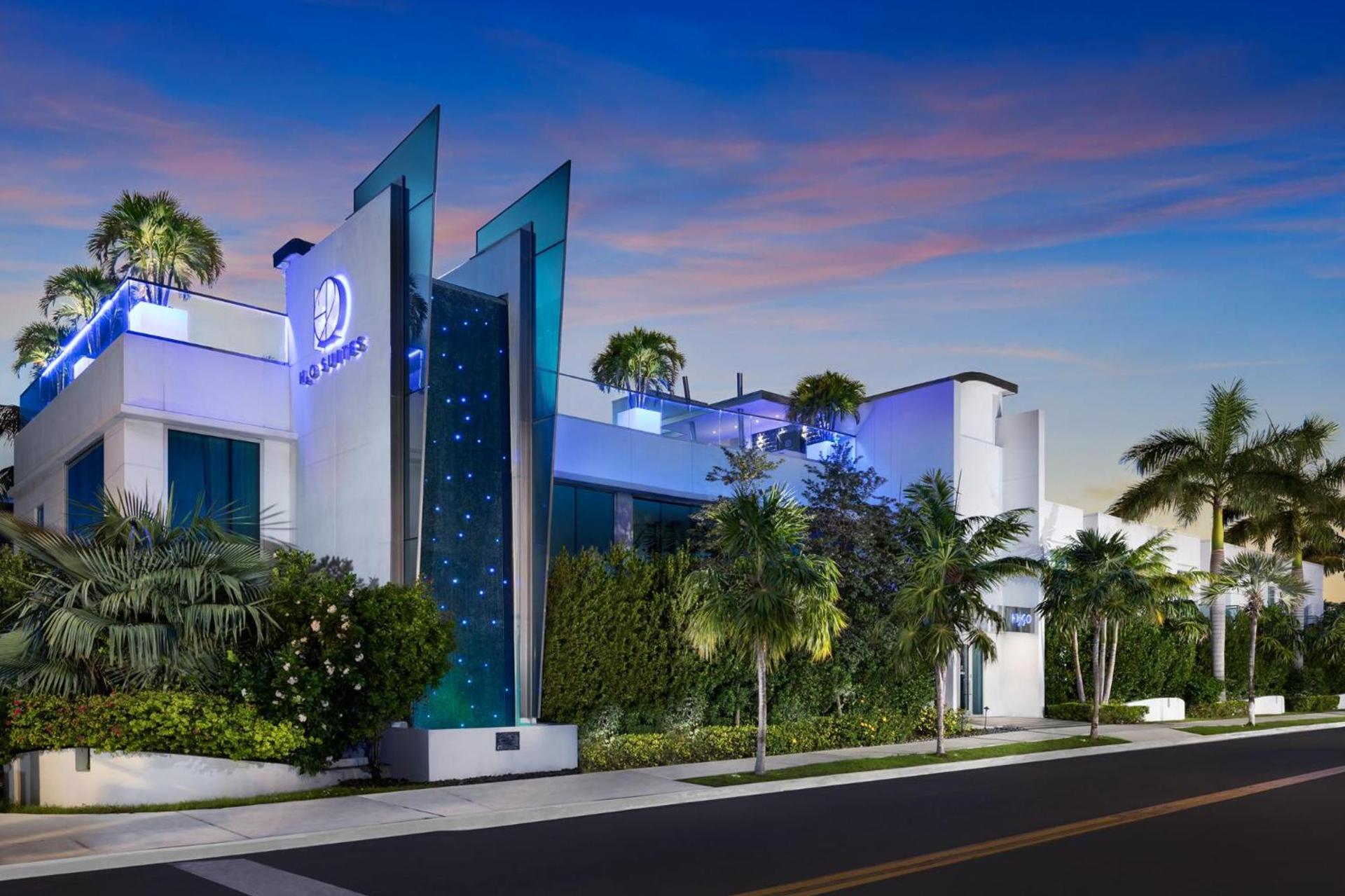 H2O Suites- Adults Only photo 9