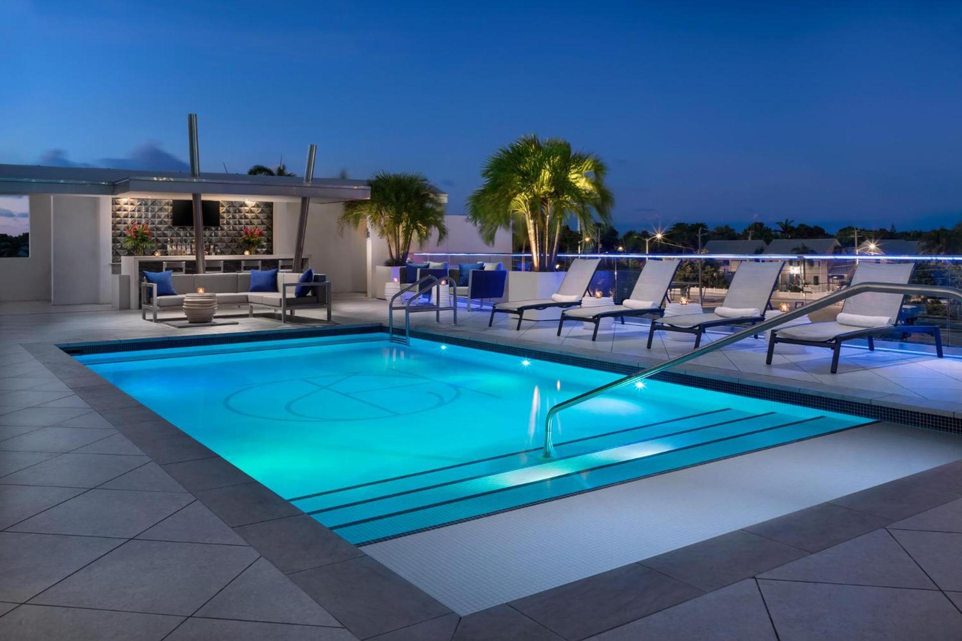 H2O Suites- Adults Only photo 4