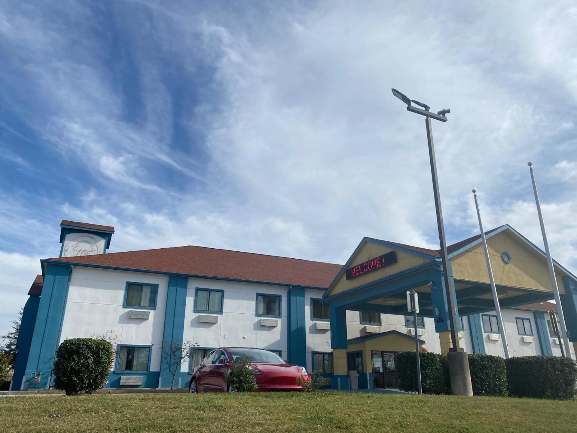 Tropicana Inn and Suites photo 9