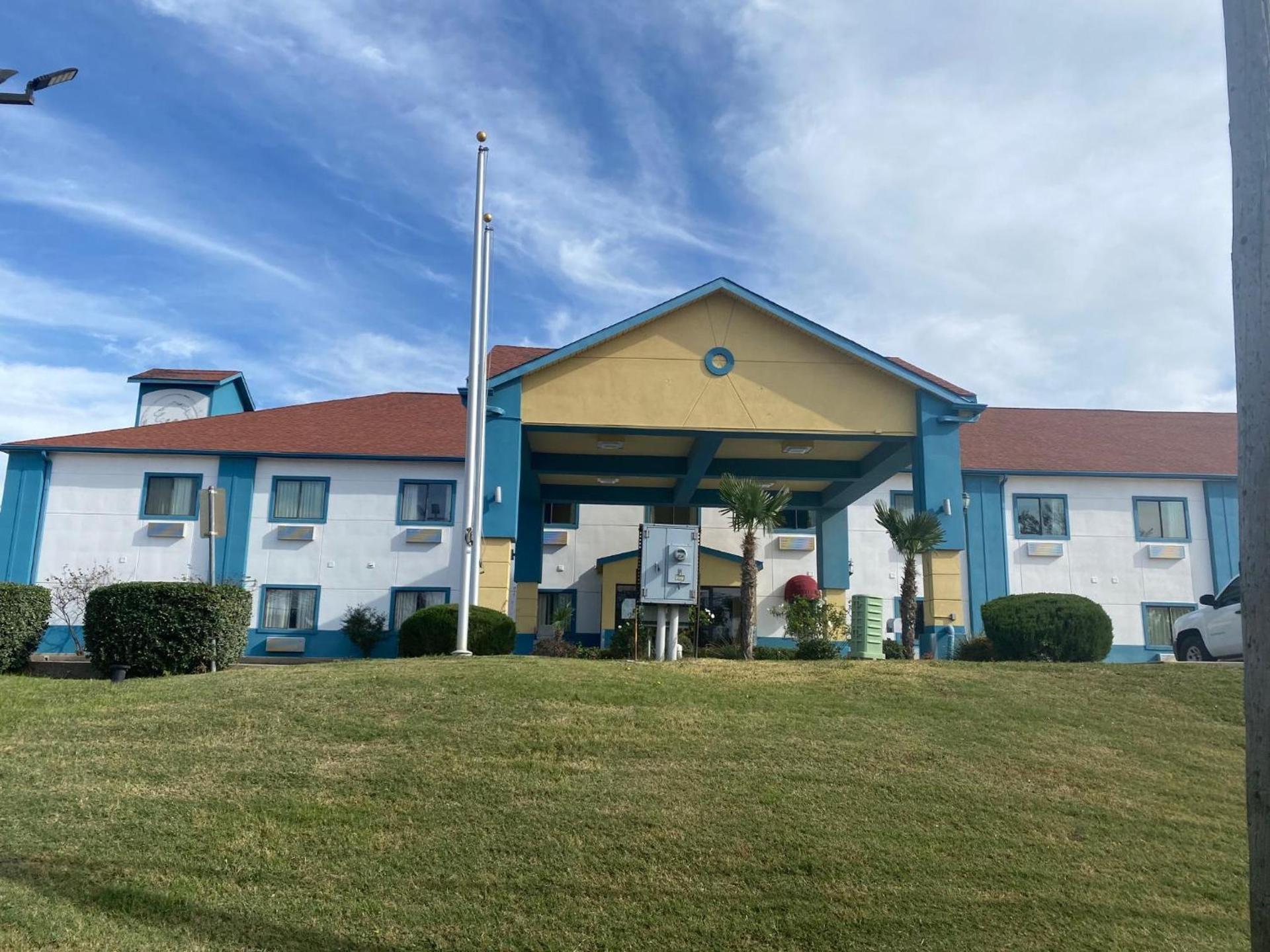 Tropicana Inn and Suites photo 10