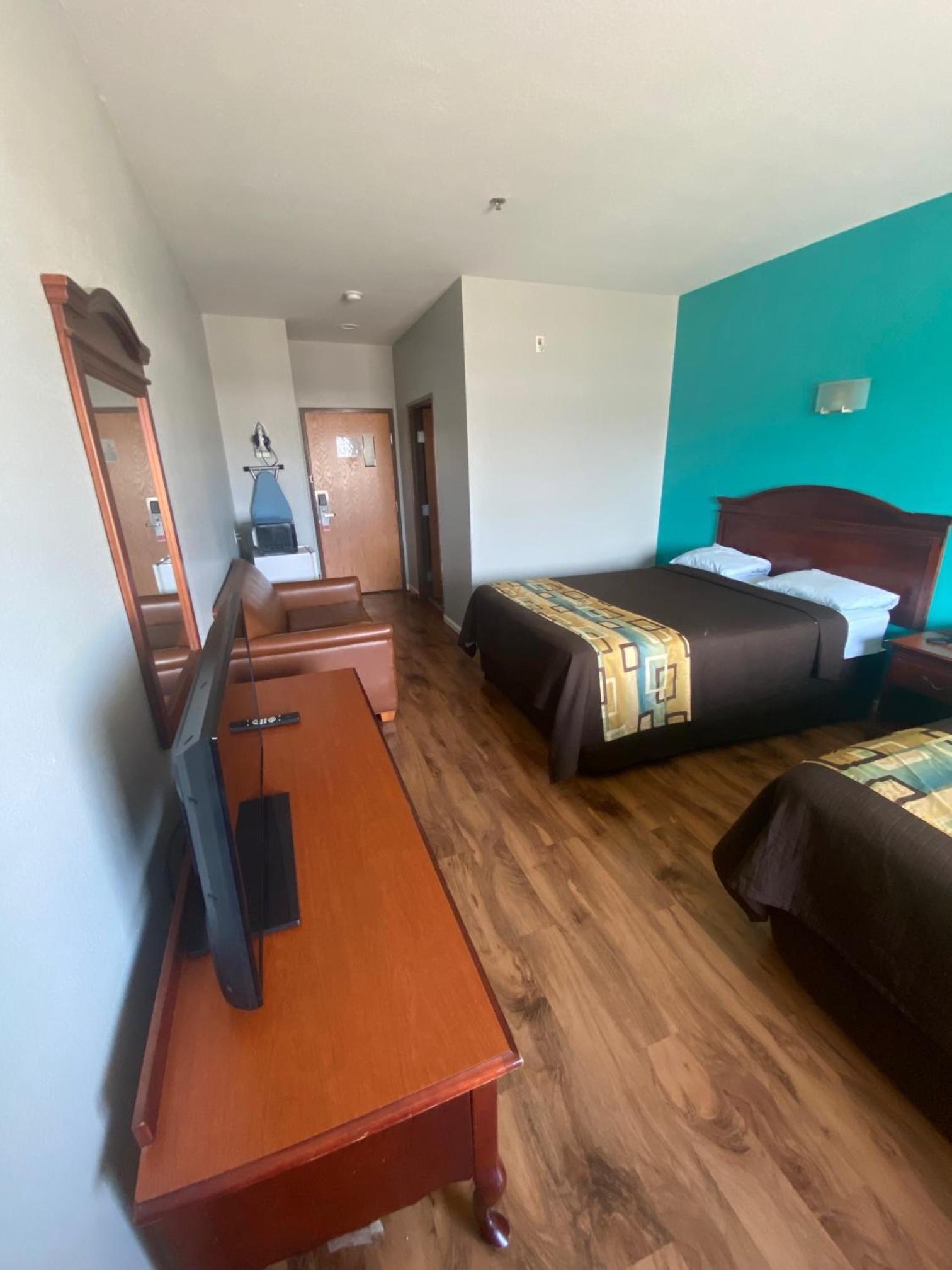 Tropicana Inn and Suites photo 4