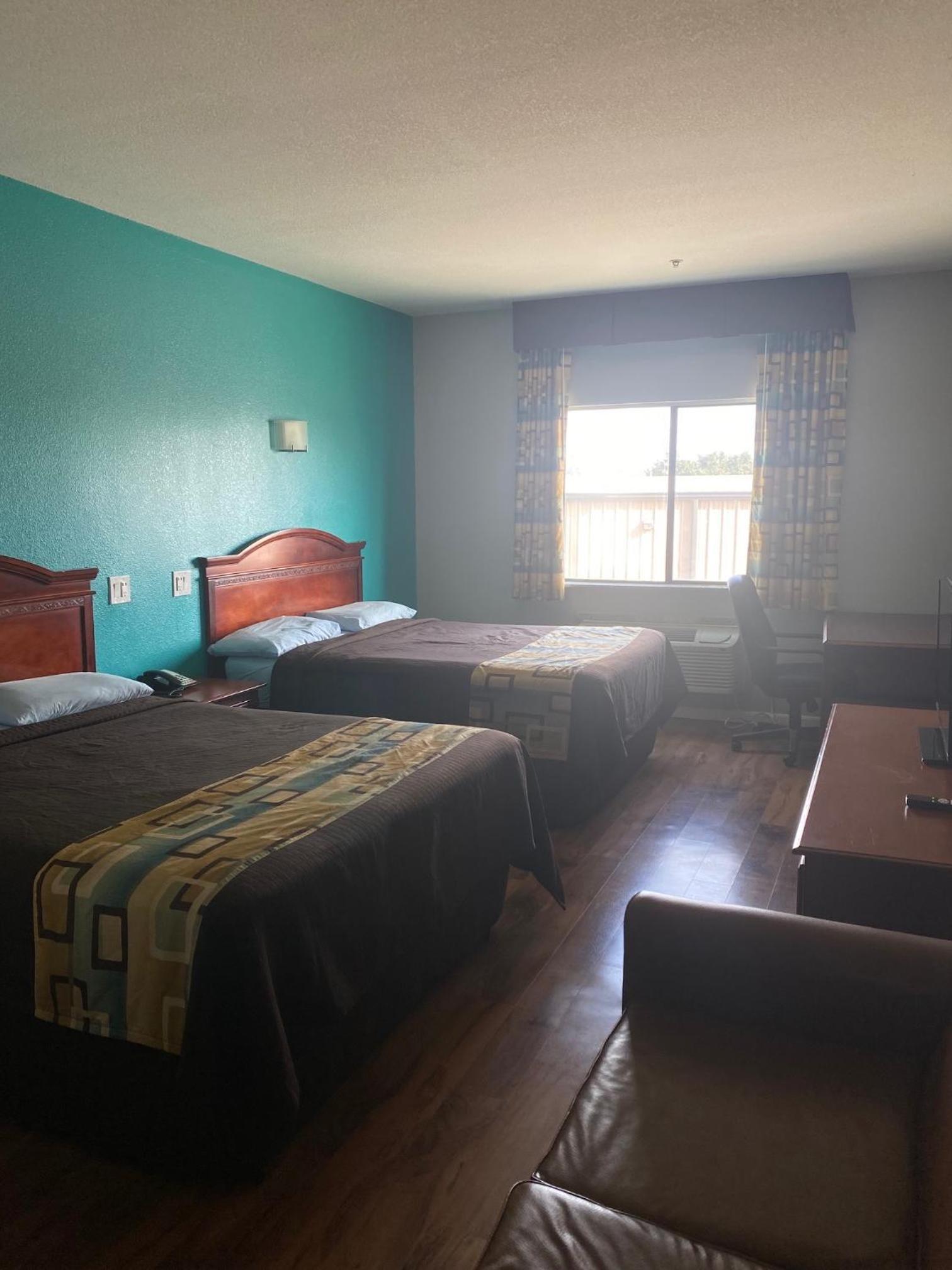 Tropicana Inn and Suites photo 3