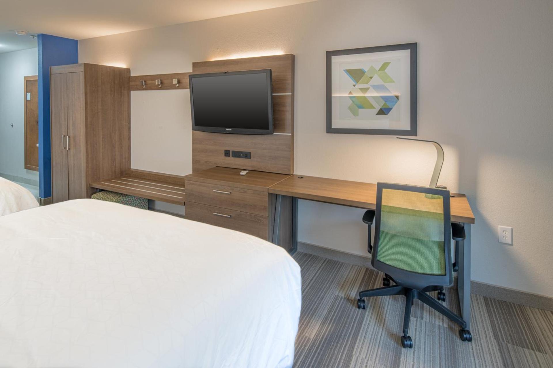 Holiday Inn Express & Suites N Waco Area - West by IHG photo 97