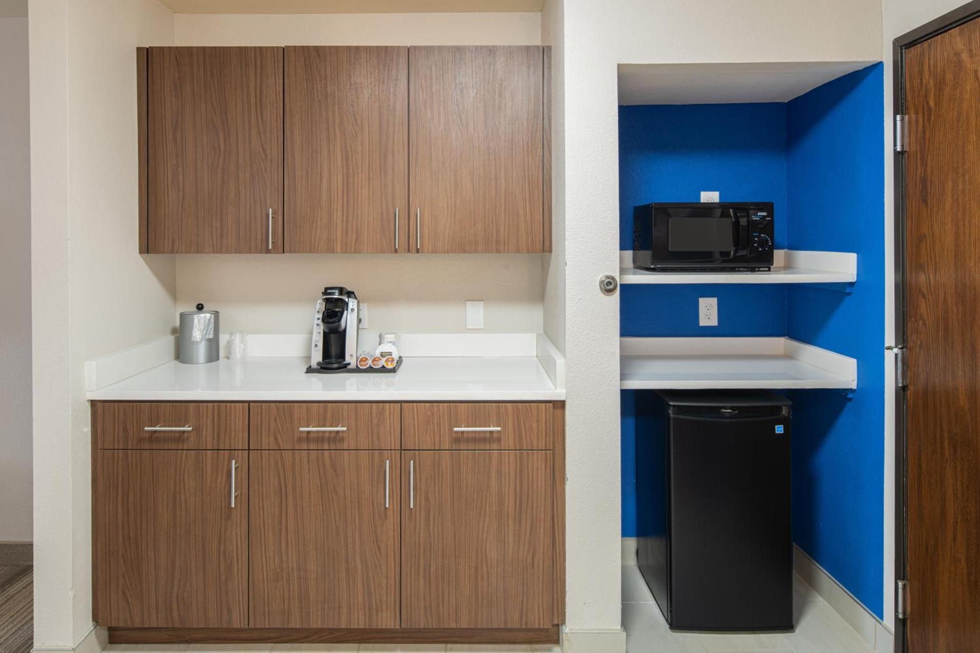Holiday Inn Express & Suites N Waco Area - West by IHG photo 93