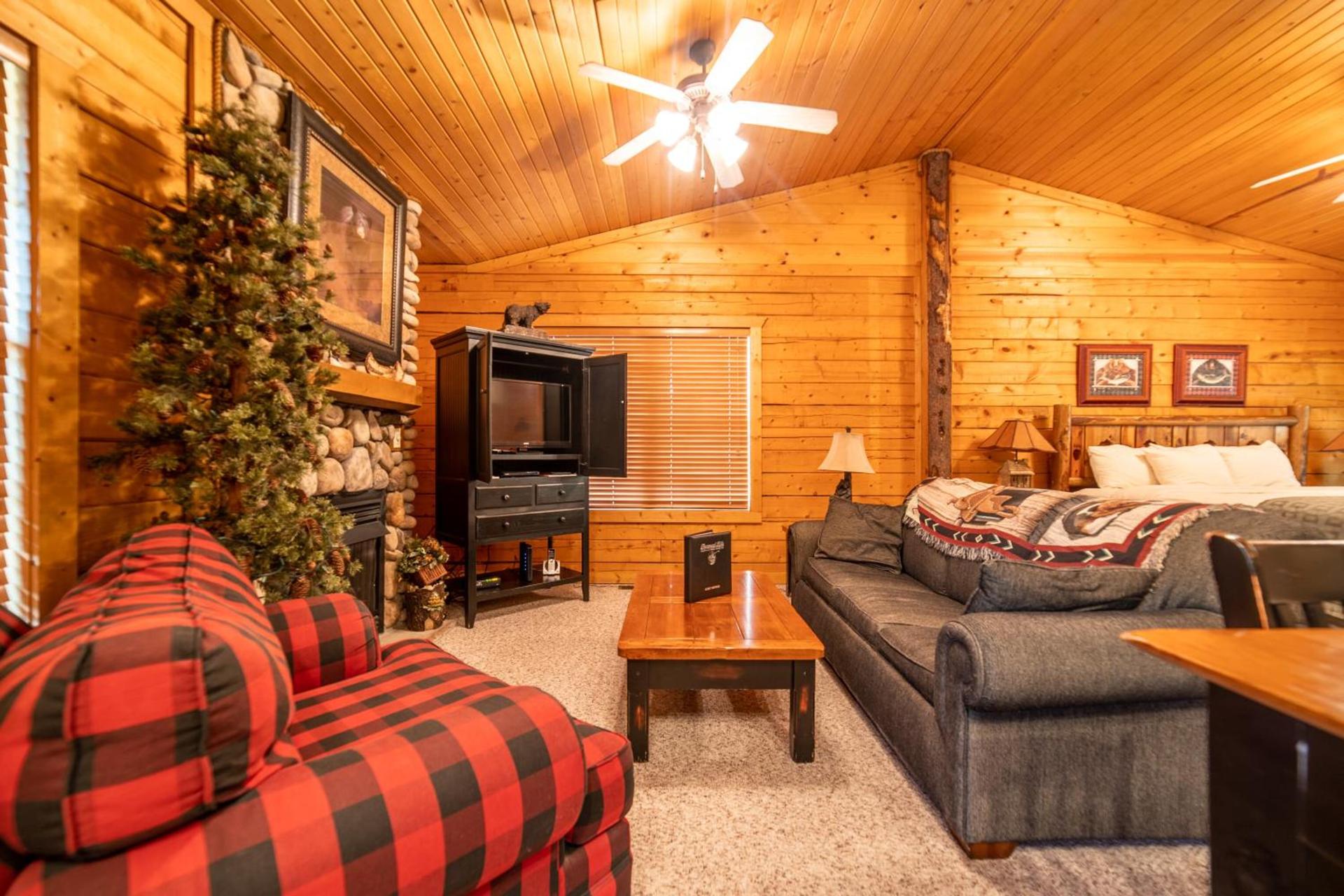 Cabins at Grand Mountain photo 35