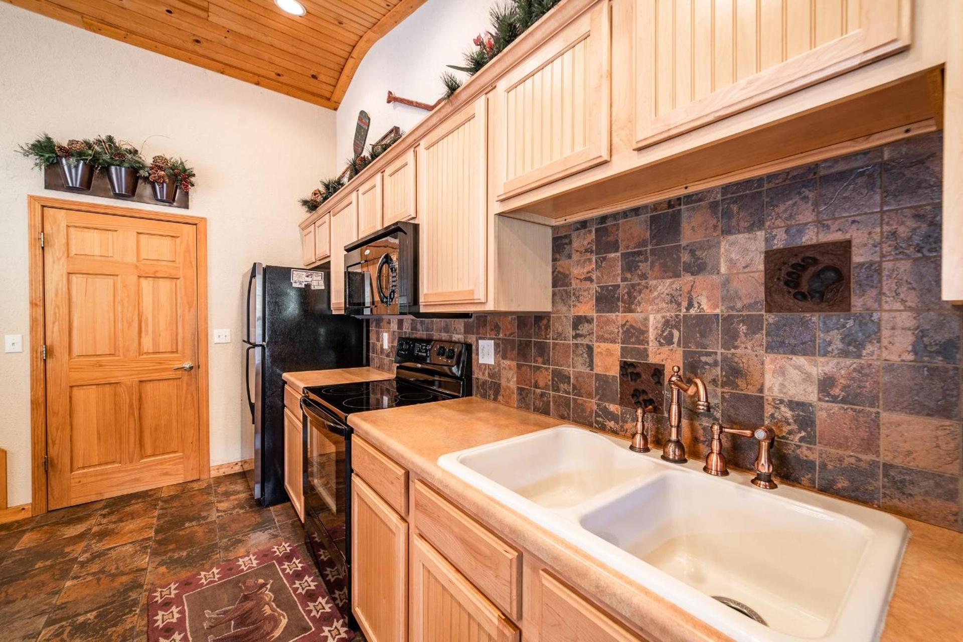 Cabins at Grand Mountain photo 40