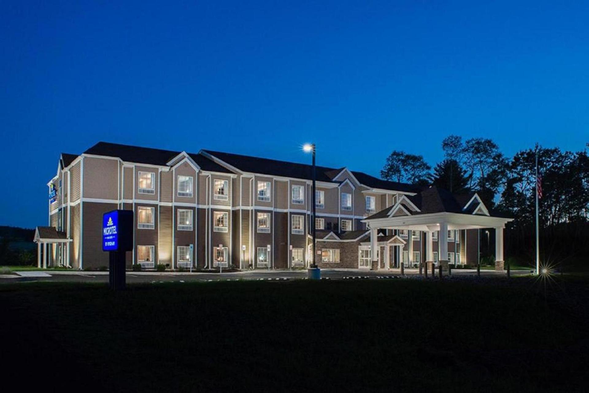Microtel Inn & Suites by Wyndham Amsterdam NY photo 42