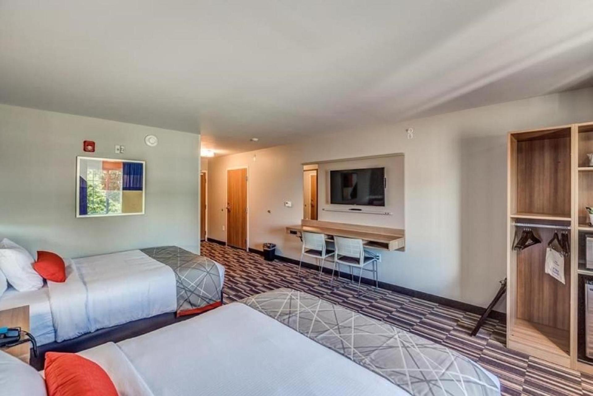 Microtel Inn & Suites by Wyndham Amsterdam NY photo 69