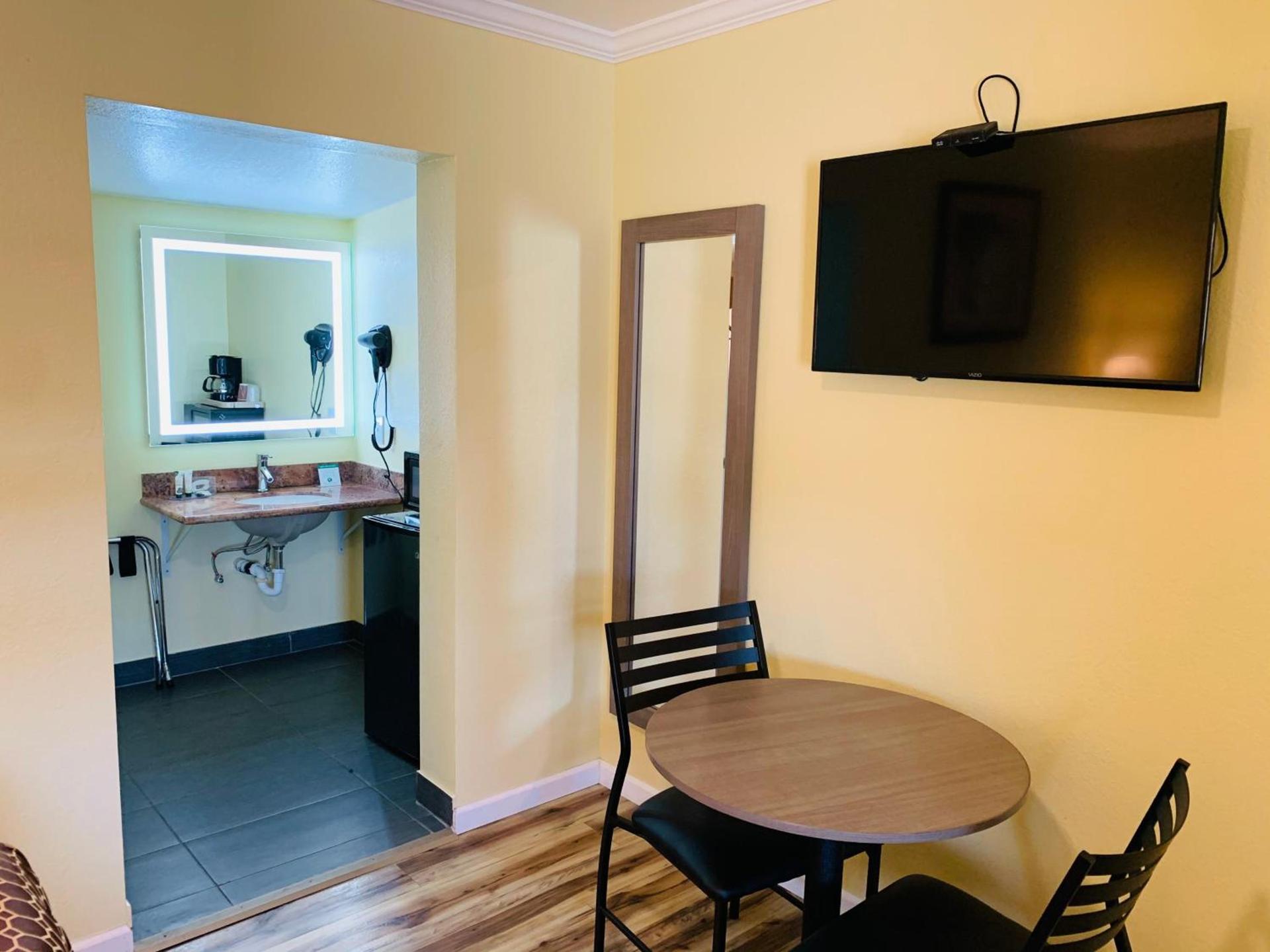 Central Coast Inn photo 34