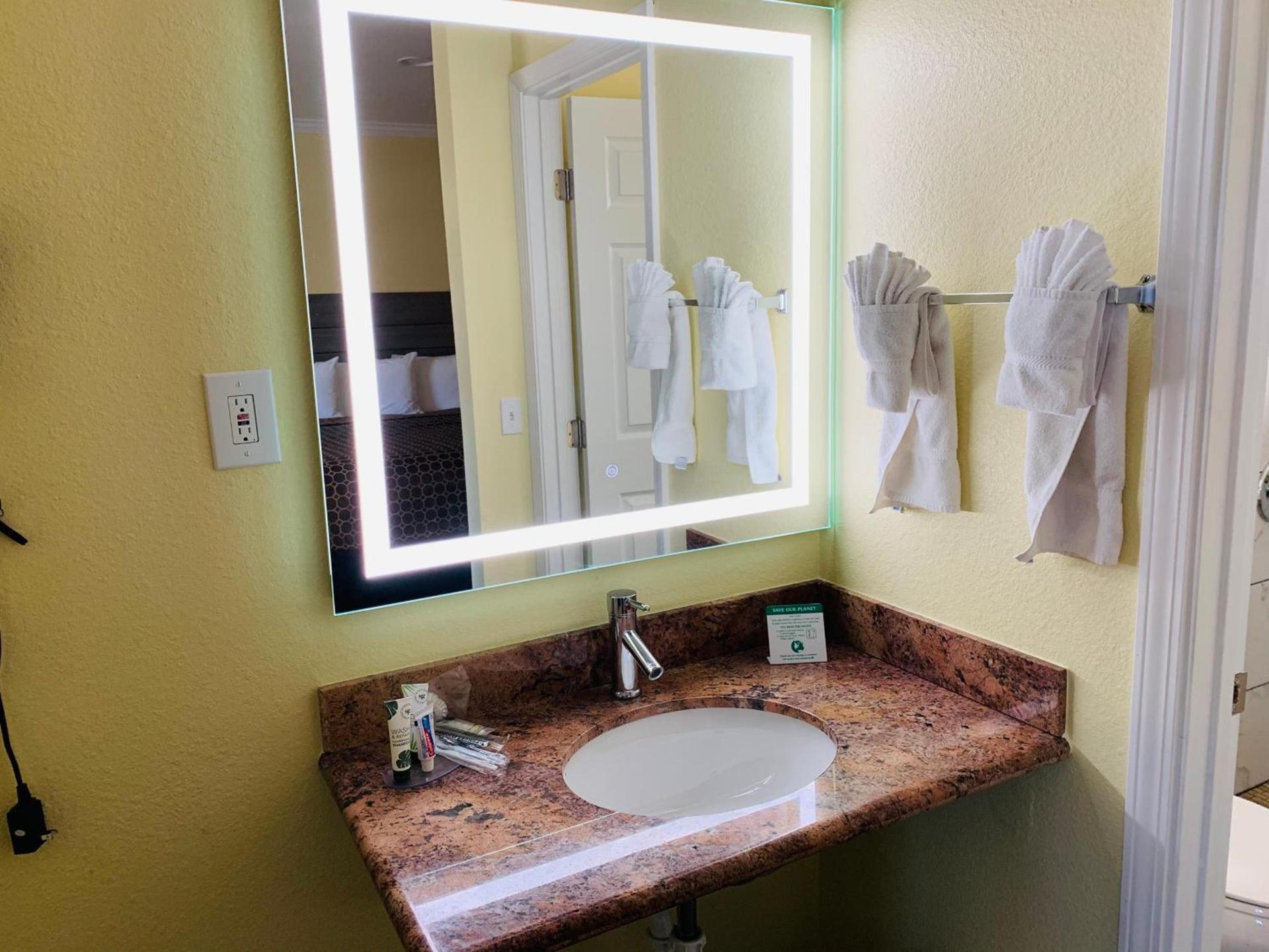 Central Coast Inn photo 19