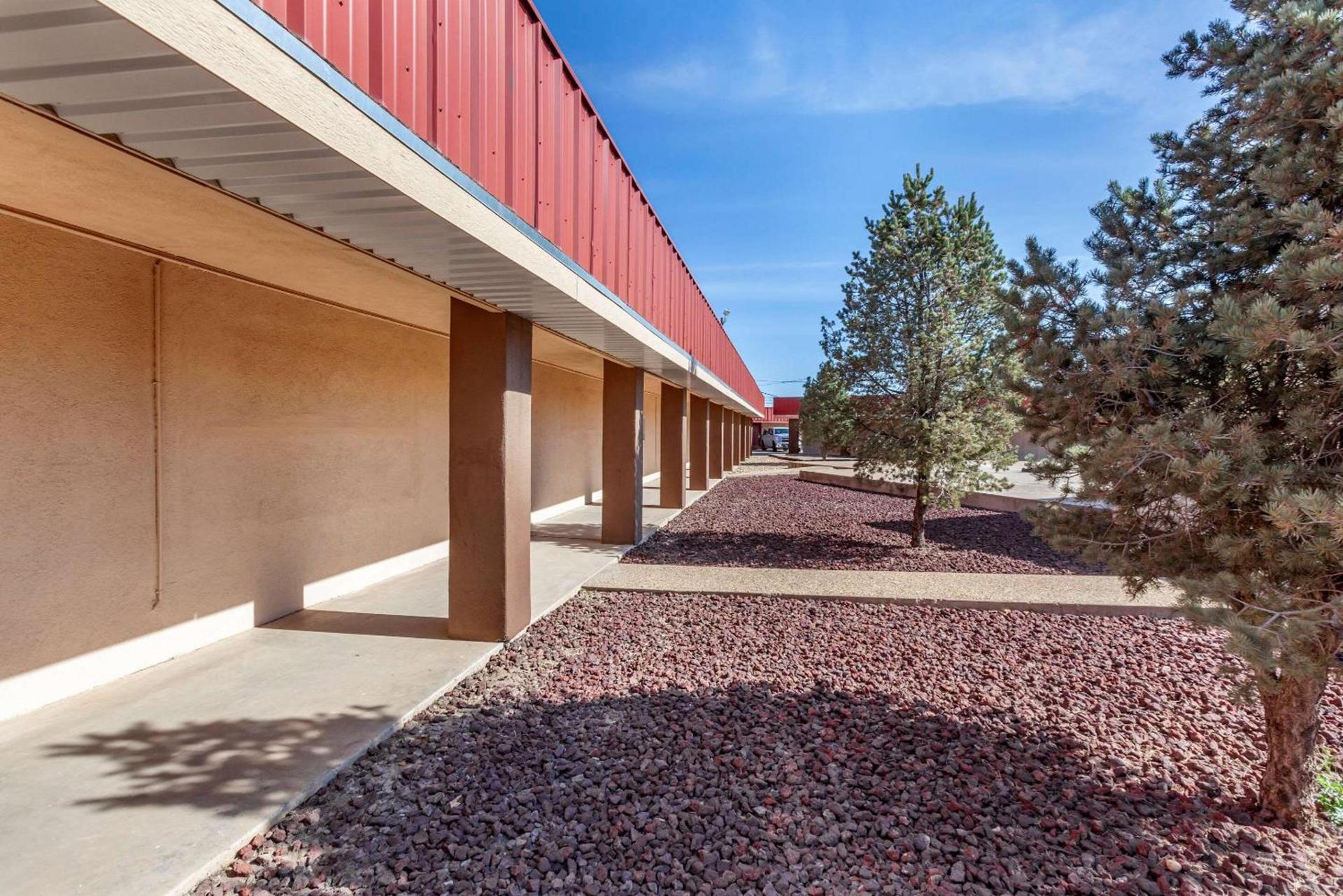 Econo Lodge Clovis photo 8