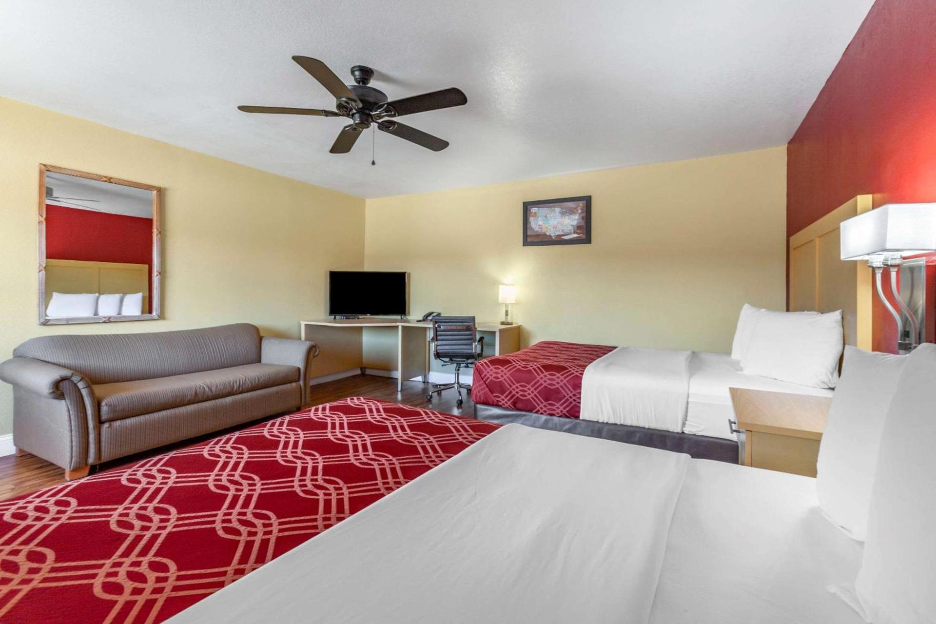 Econo Lodge Clovis photo 10