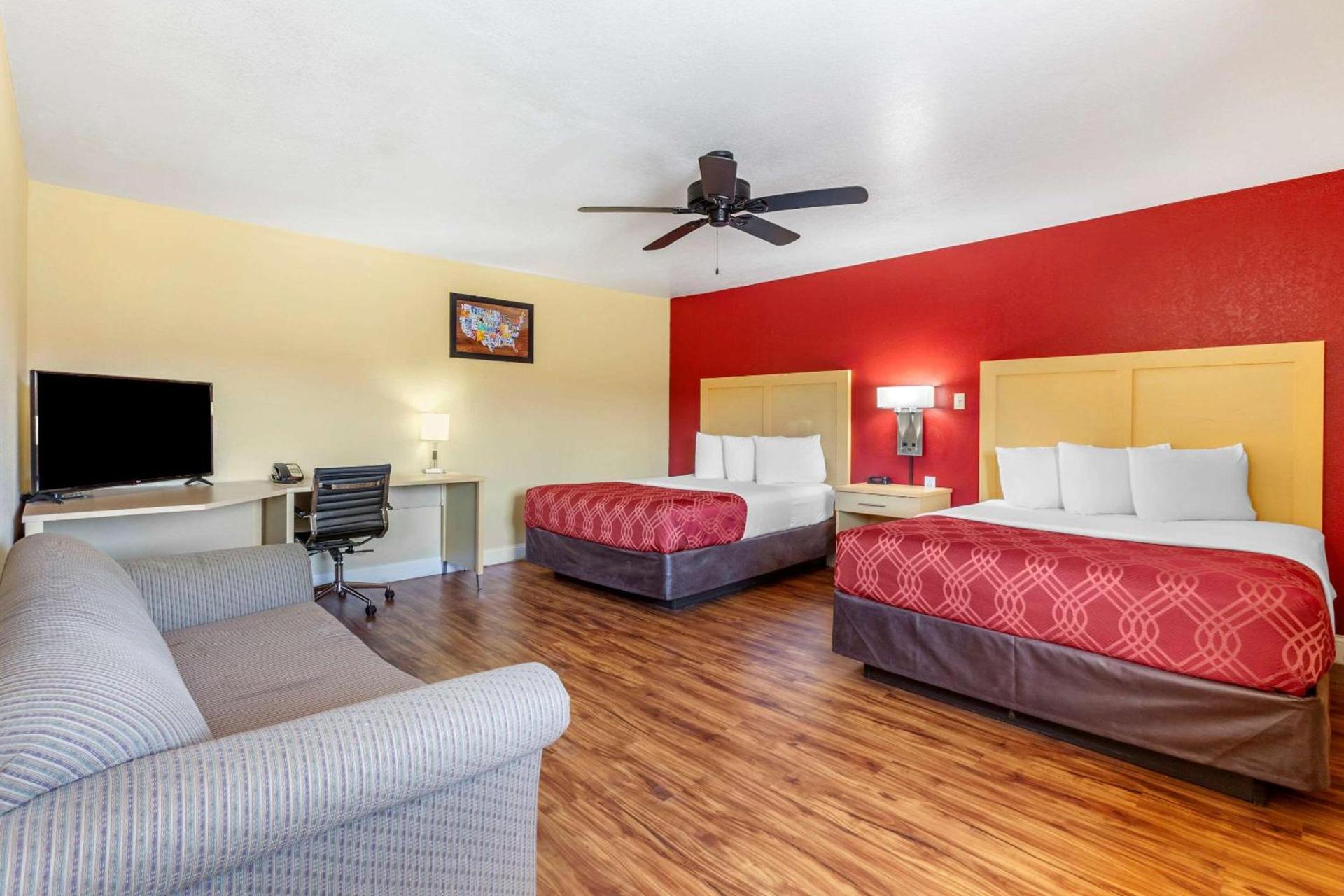 Econo Lodge Clovis photo 13