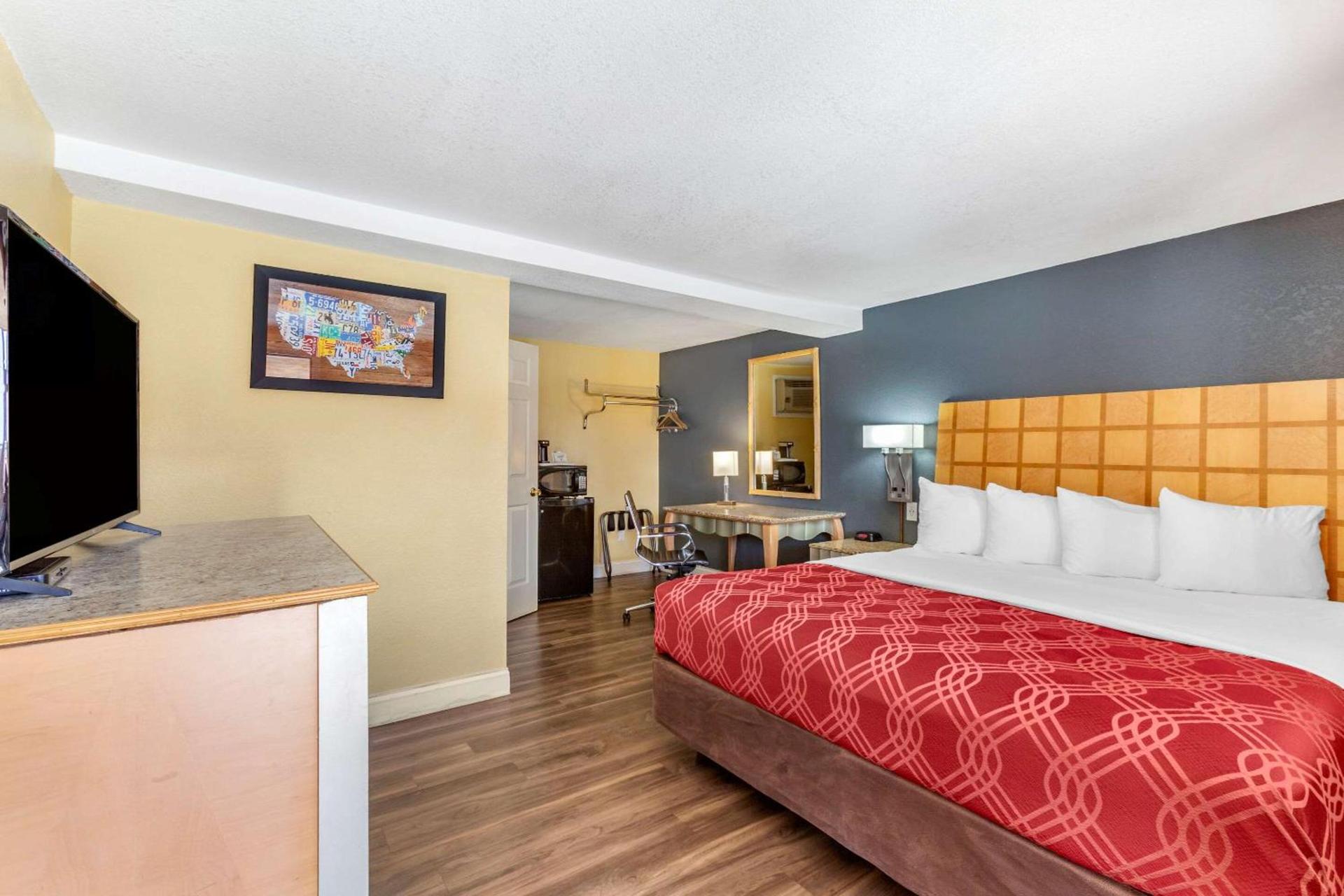 Econo Lodge Clovis photo 15