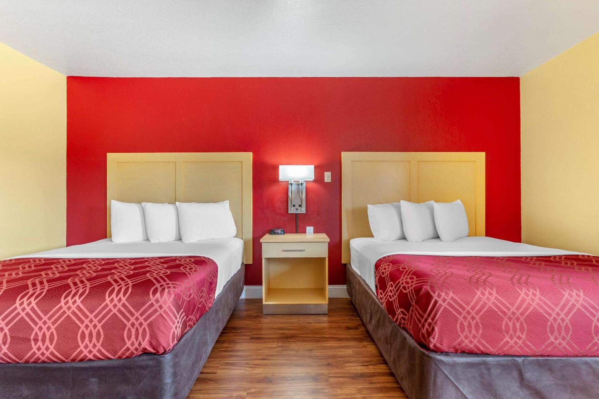 Econo Lodge Clovis photo 16