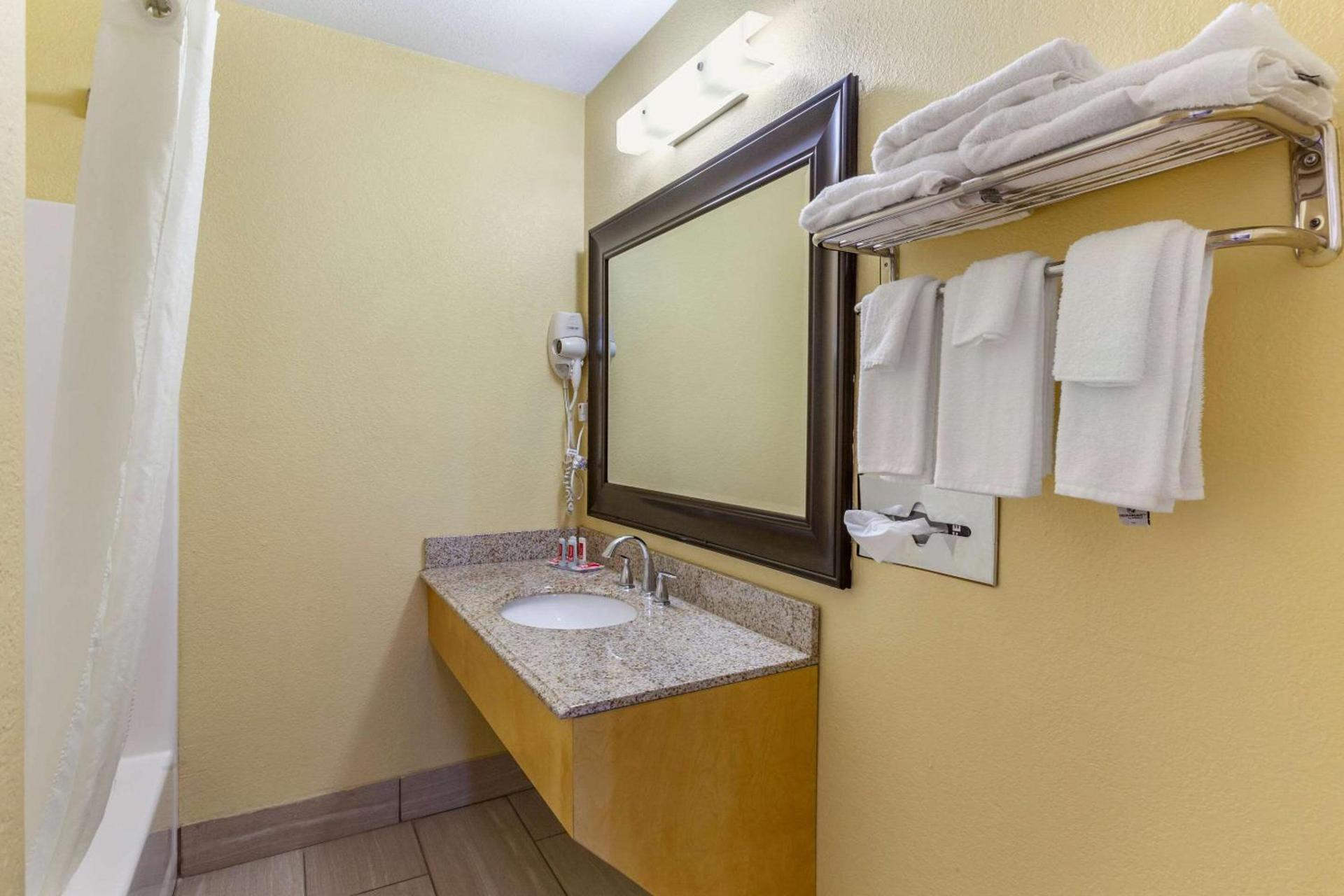 Econo Lodge Clovis photo 17