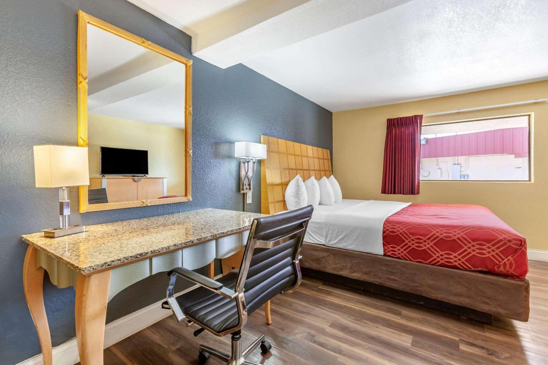 Econo Lodge Clovis photo 20