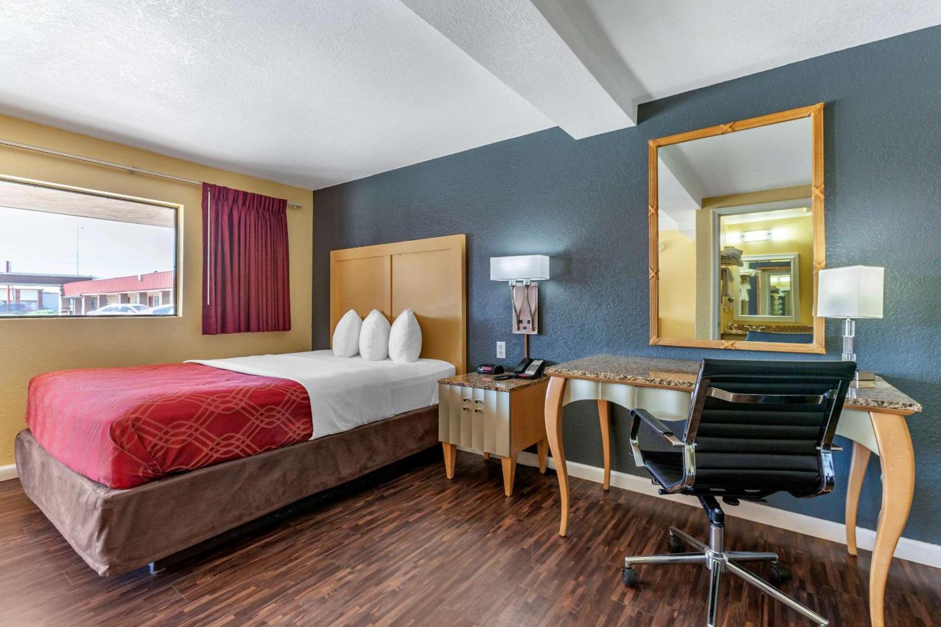Econo Lodge Clovis photo 22