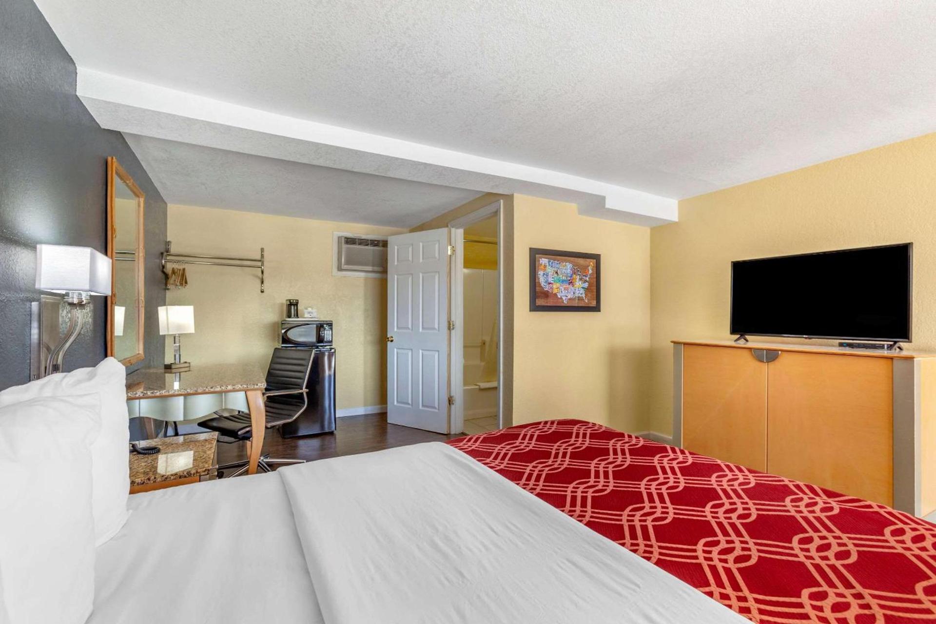 Econo Lodge Clovis photo 23