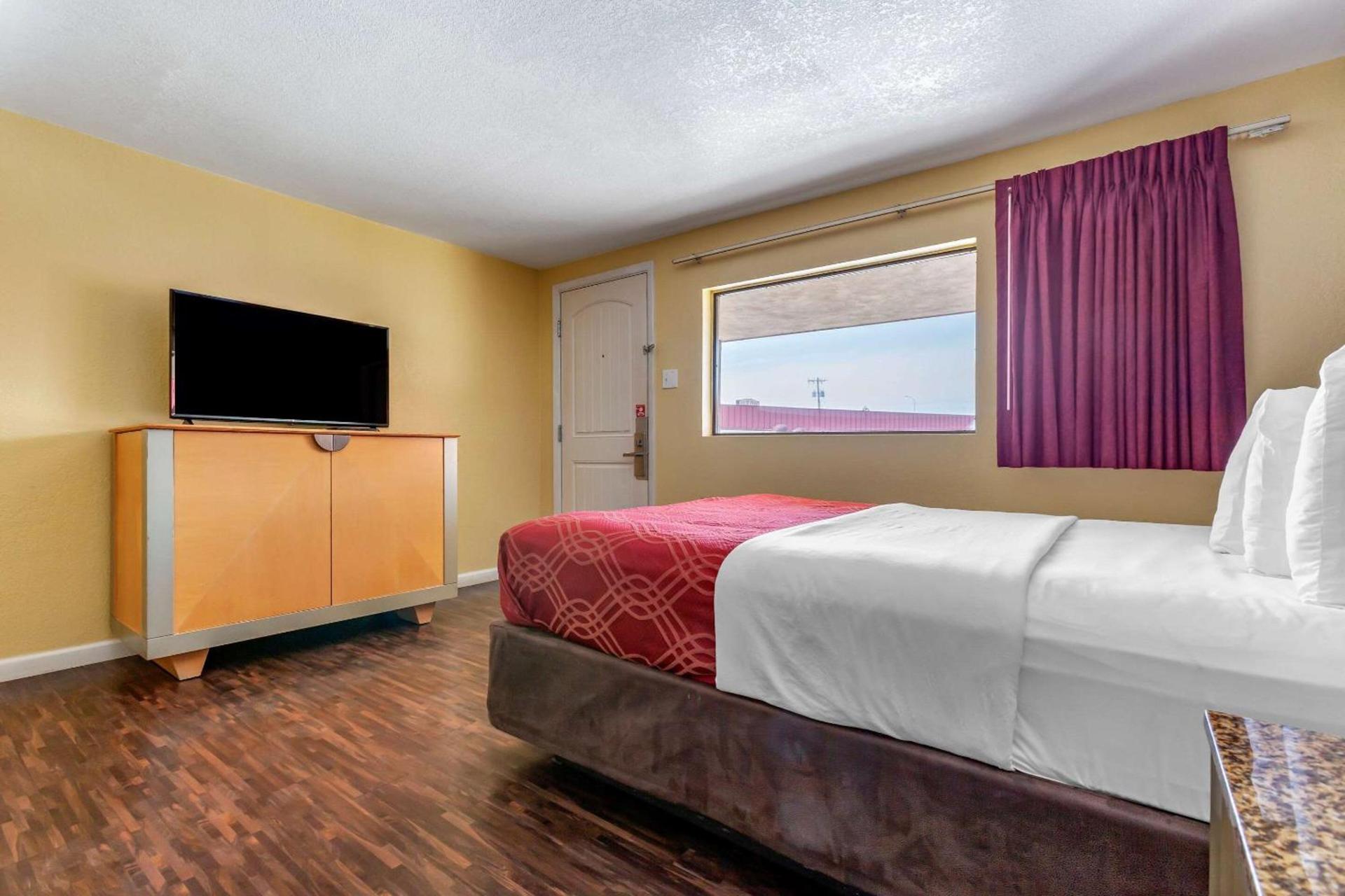 Econo Lodge Clovis photo 26